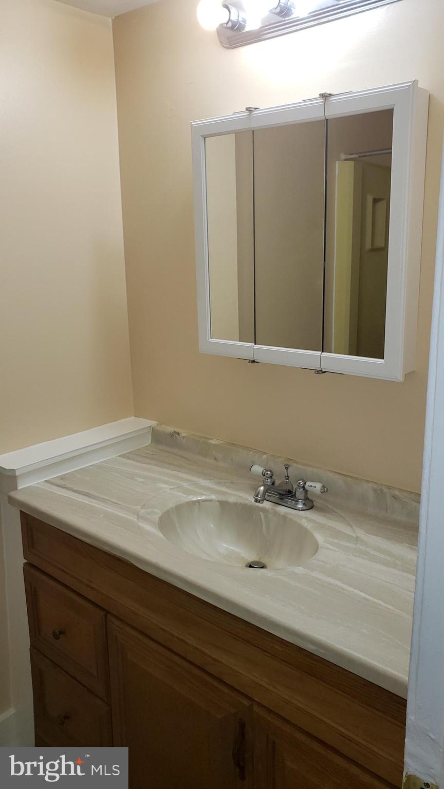 ASHTON-WOODENBRIDGE - Residential Lease