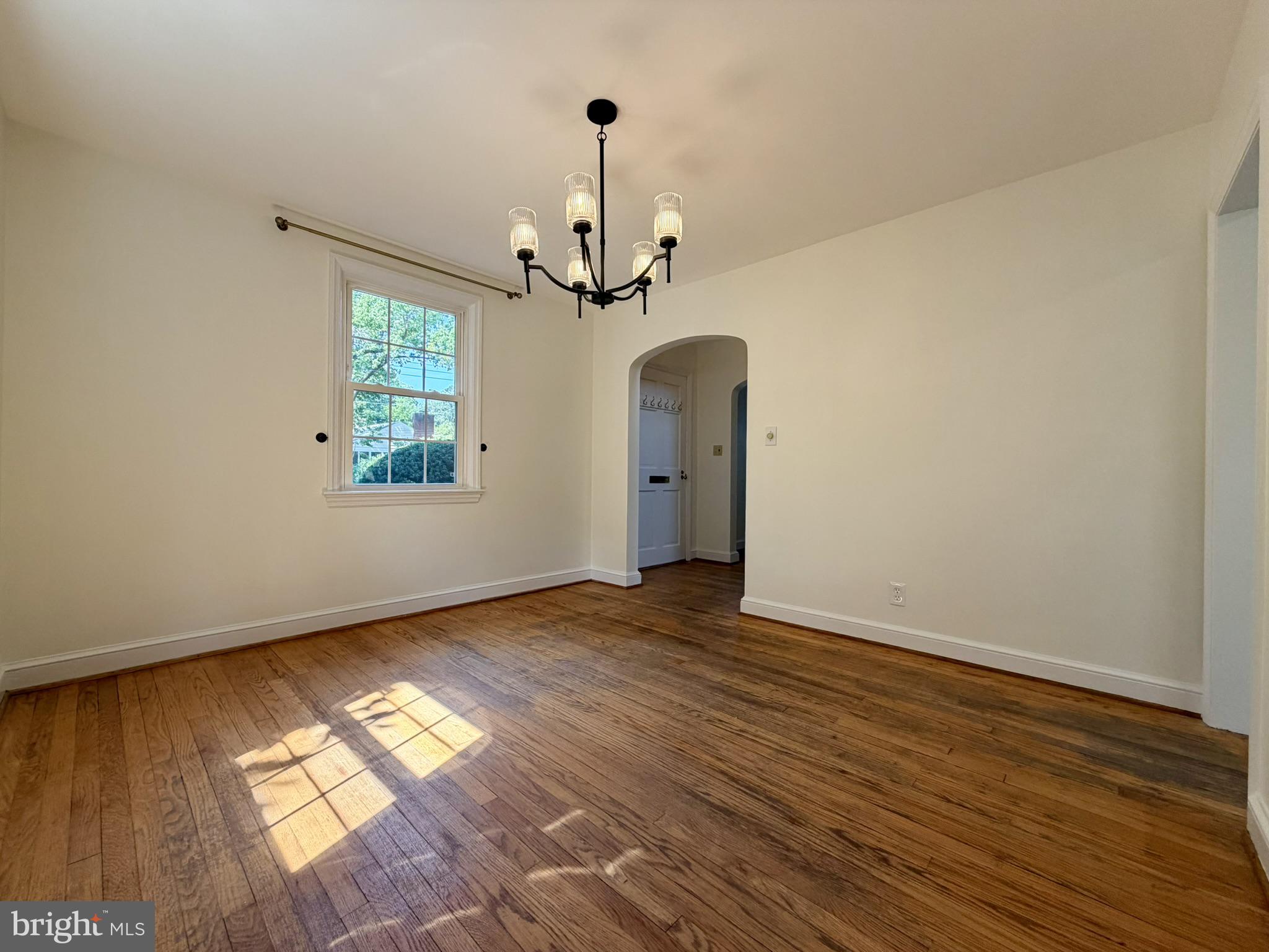 2811 VALLEY DRIVE