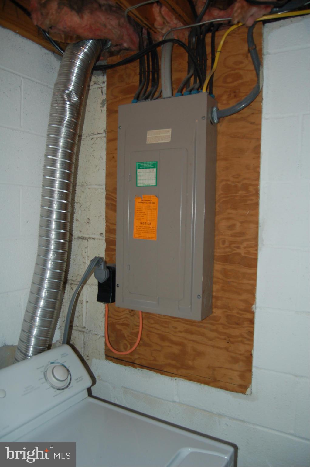 TOWN & COUNTRY APARTMENTS CARNEY - Residential