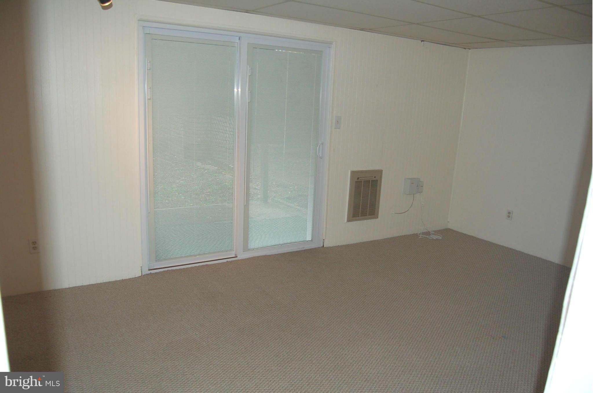 TOWN & COUNTRY APARTMENTS CARNEY - Residential