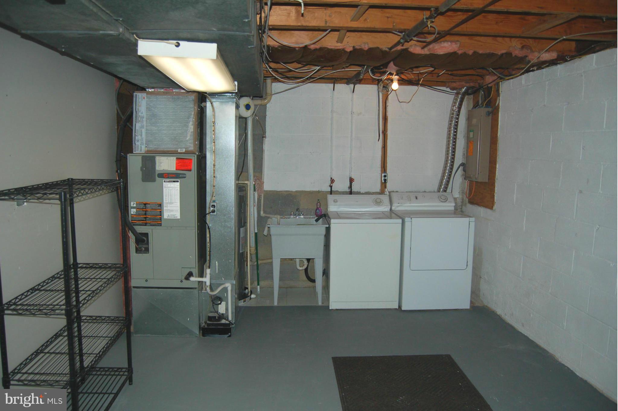 TOWN & COUNTRY APARTMENTS CARNEY - Residential