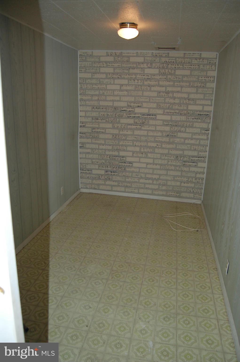 TOWN & COUNTRY APARTMENTS CARNEY - Residential