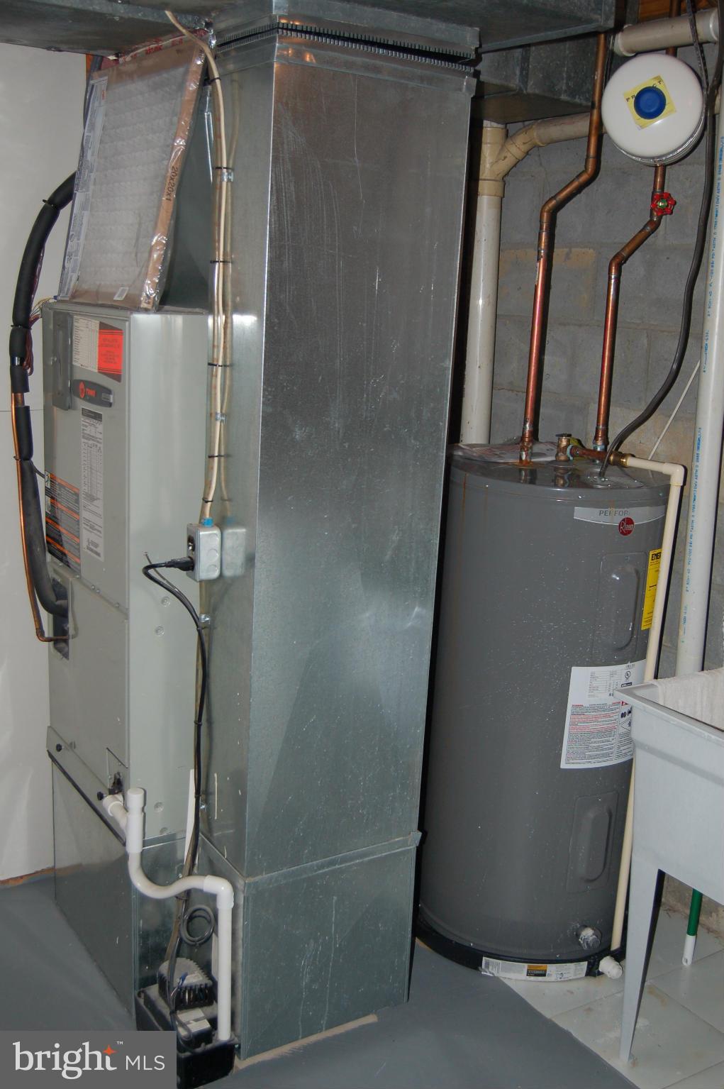 TOWN & COUNTRY APARTMENTS CARNEY - Residential