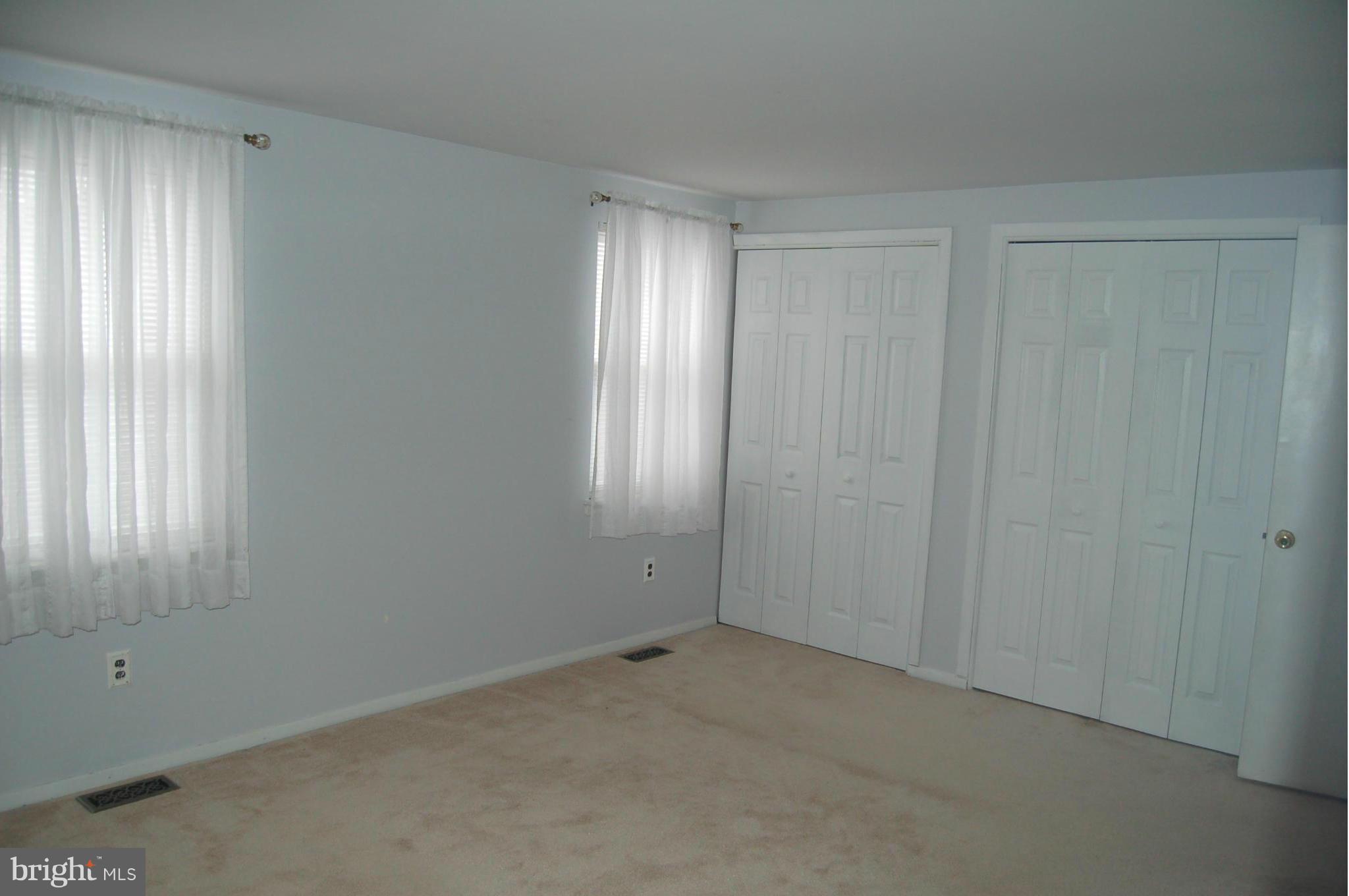 TOWN & COUNTRY APARTMENTS CARNEY - Residential