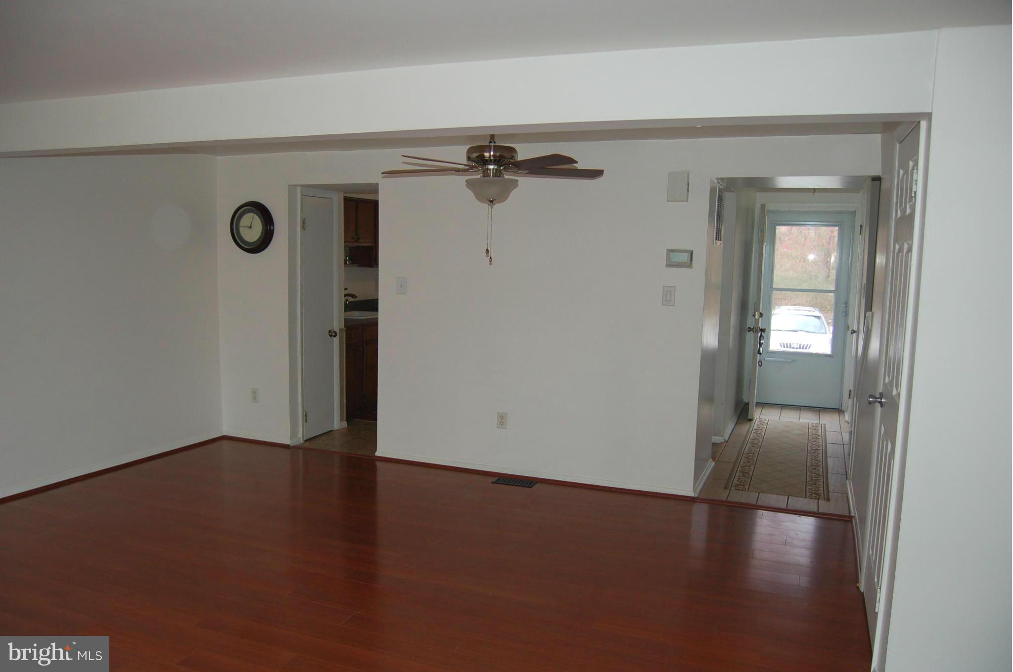 TOWN & COUNTRY APARTMENTS CARNEY - Residential