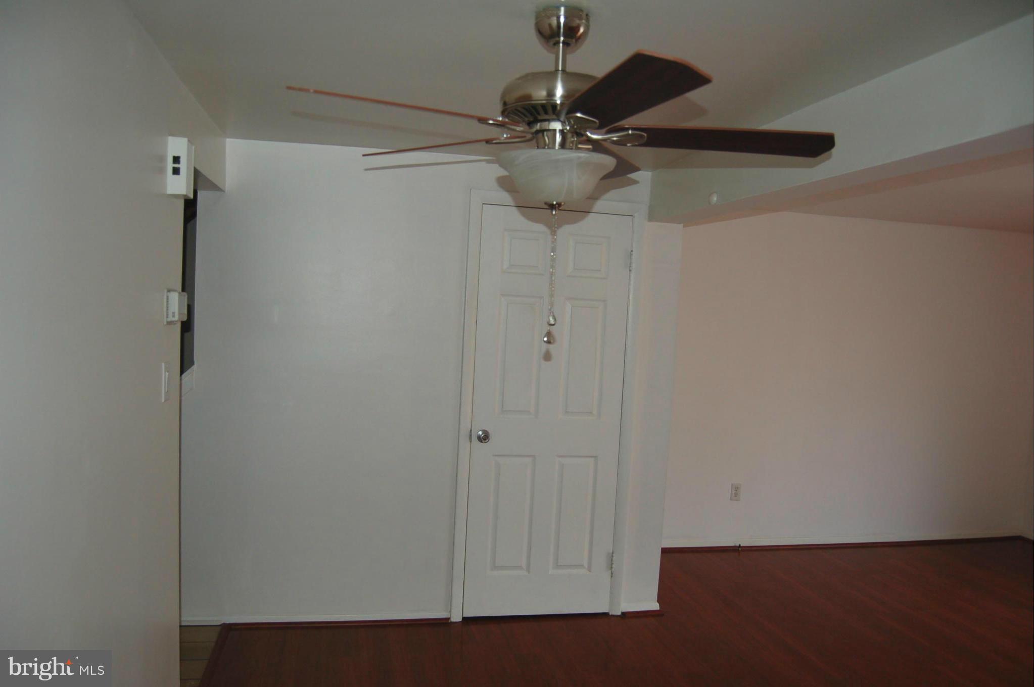 TOWN & COUNTRY APARTMENTS CARNEY - Residential