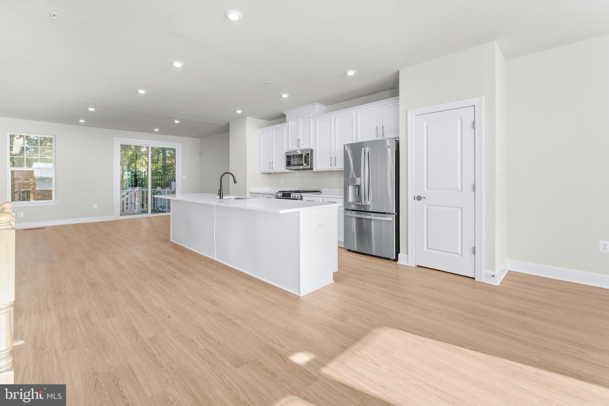 8373 MEADOWOOD DRIVE
