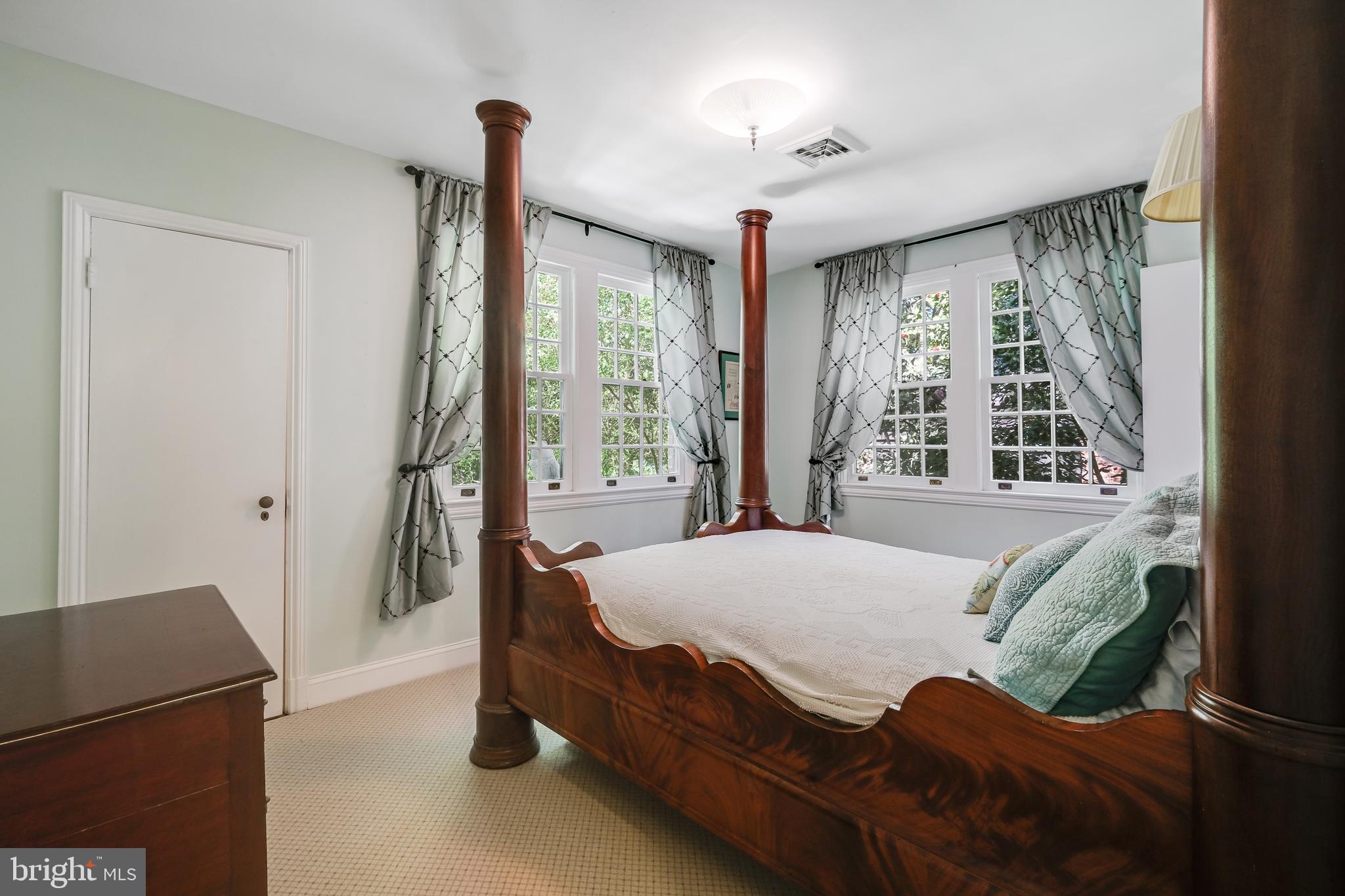 FOREST HILLS - Residential