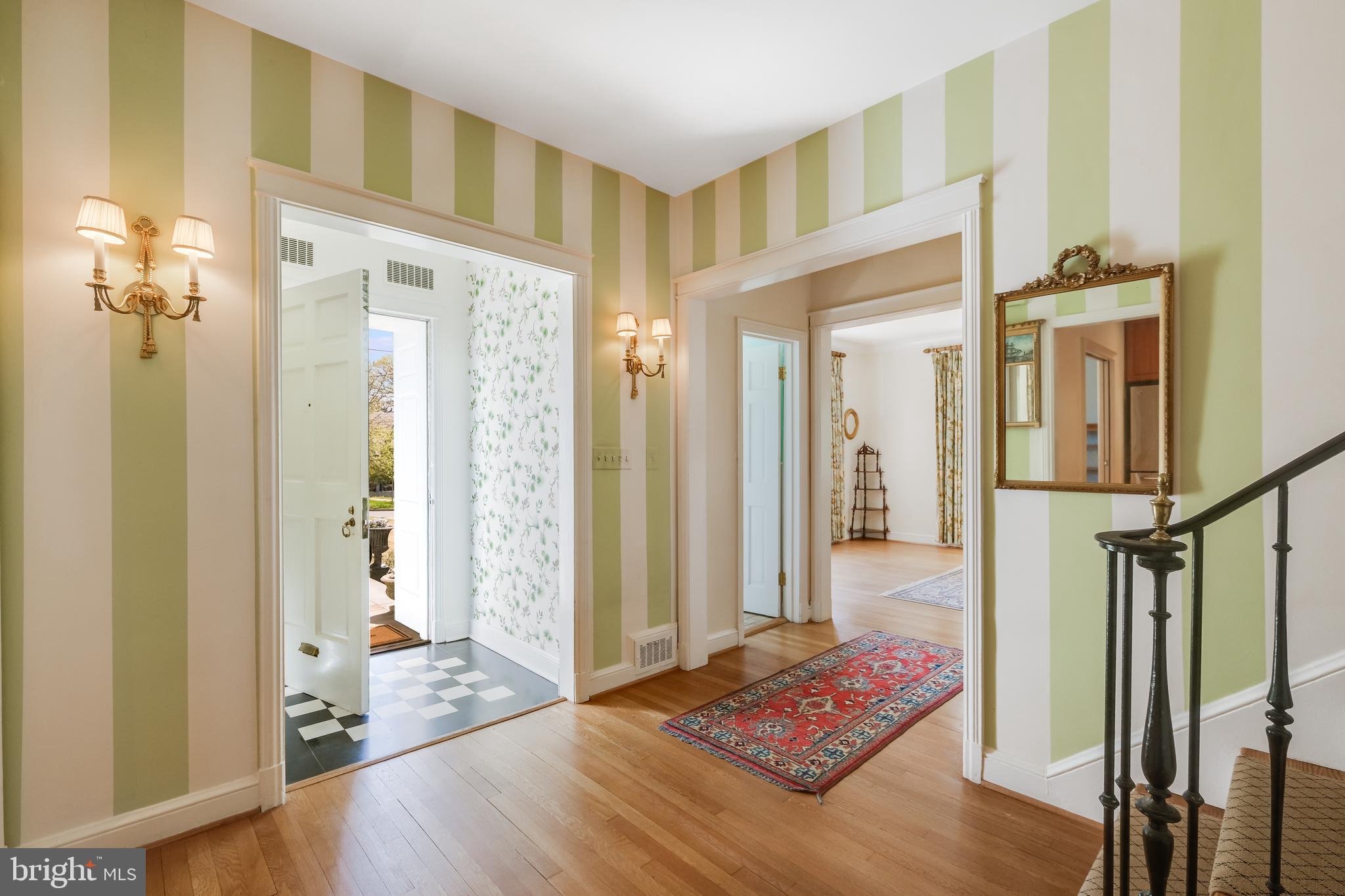 FOREST HILLS - Residential