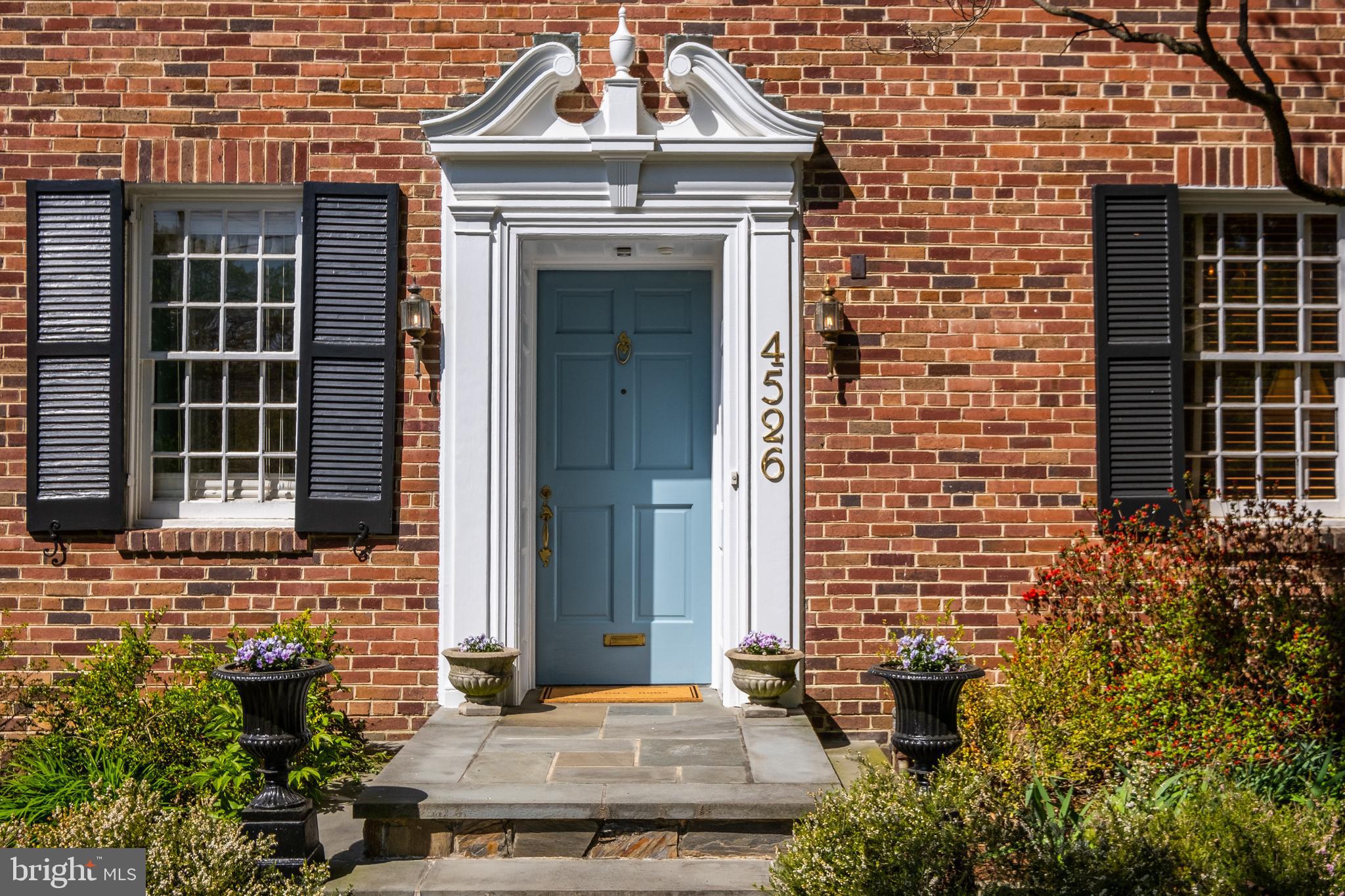FOREST HILLS - Residential