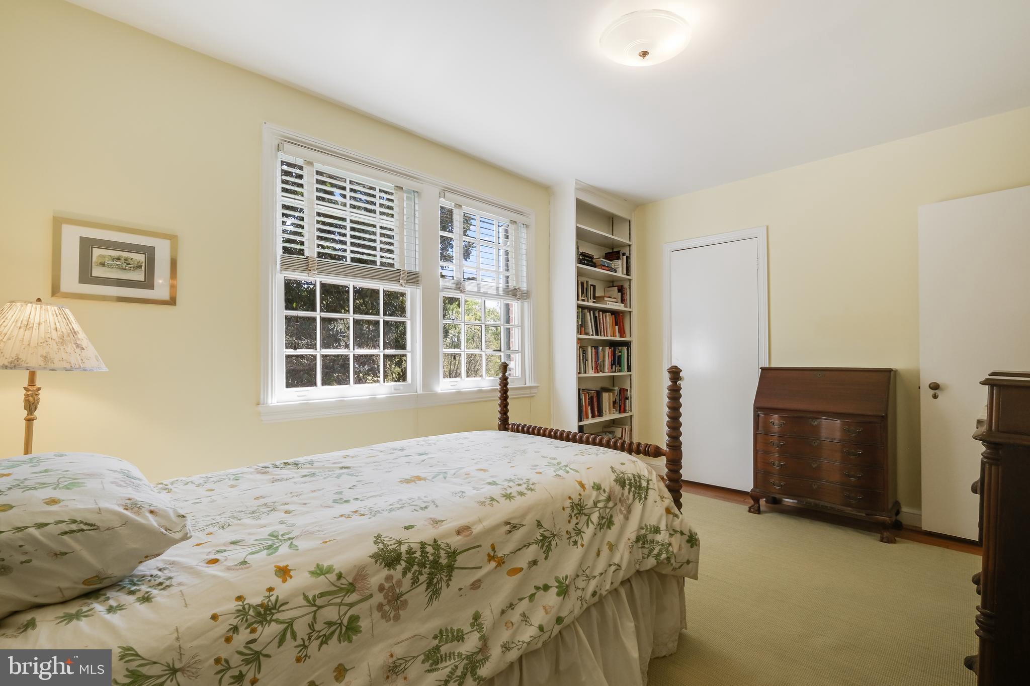 FOREST HILLS - Residential