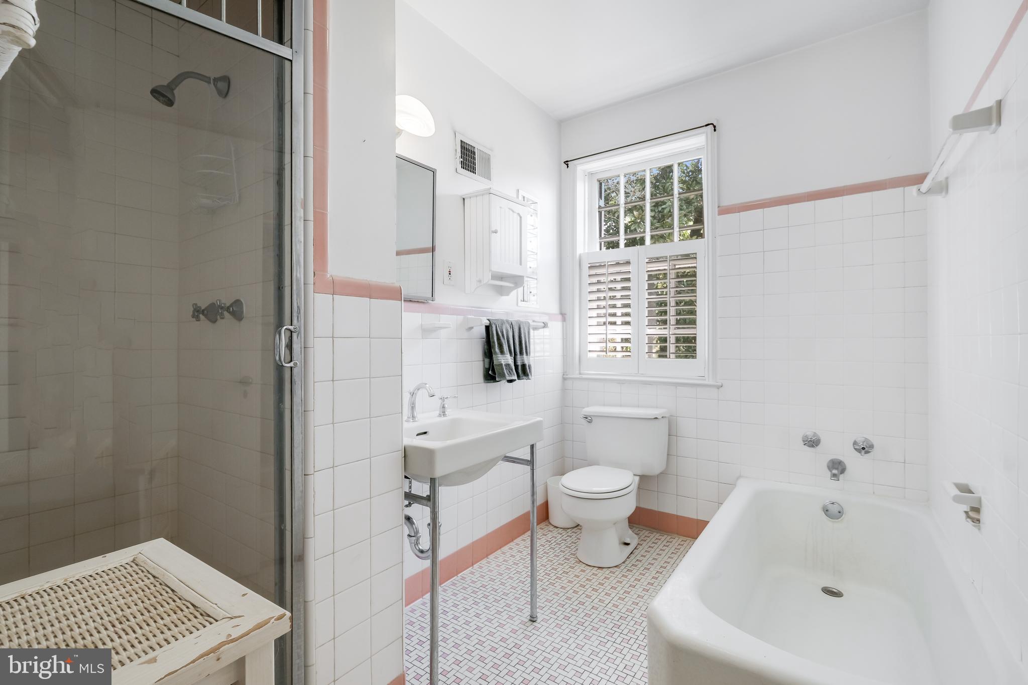 FOREST HILLS - Residential
