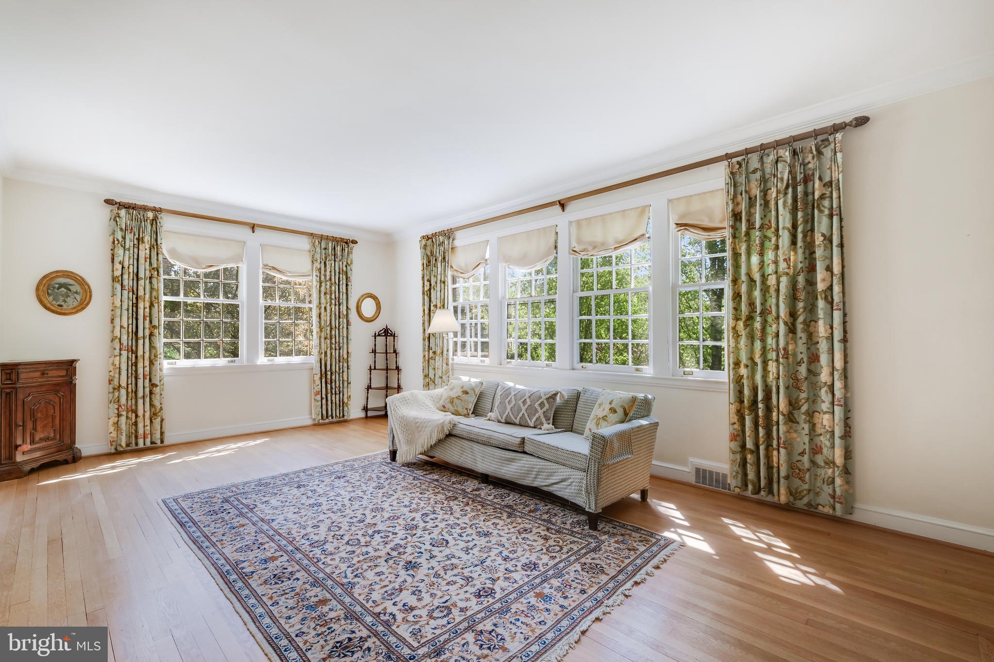 FOREST HILLS - Residential