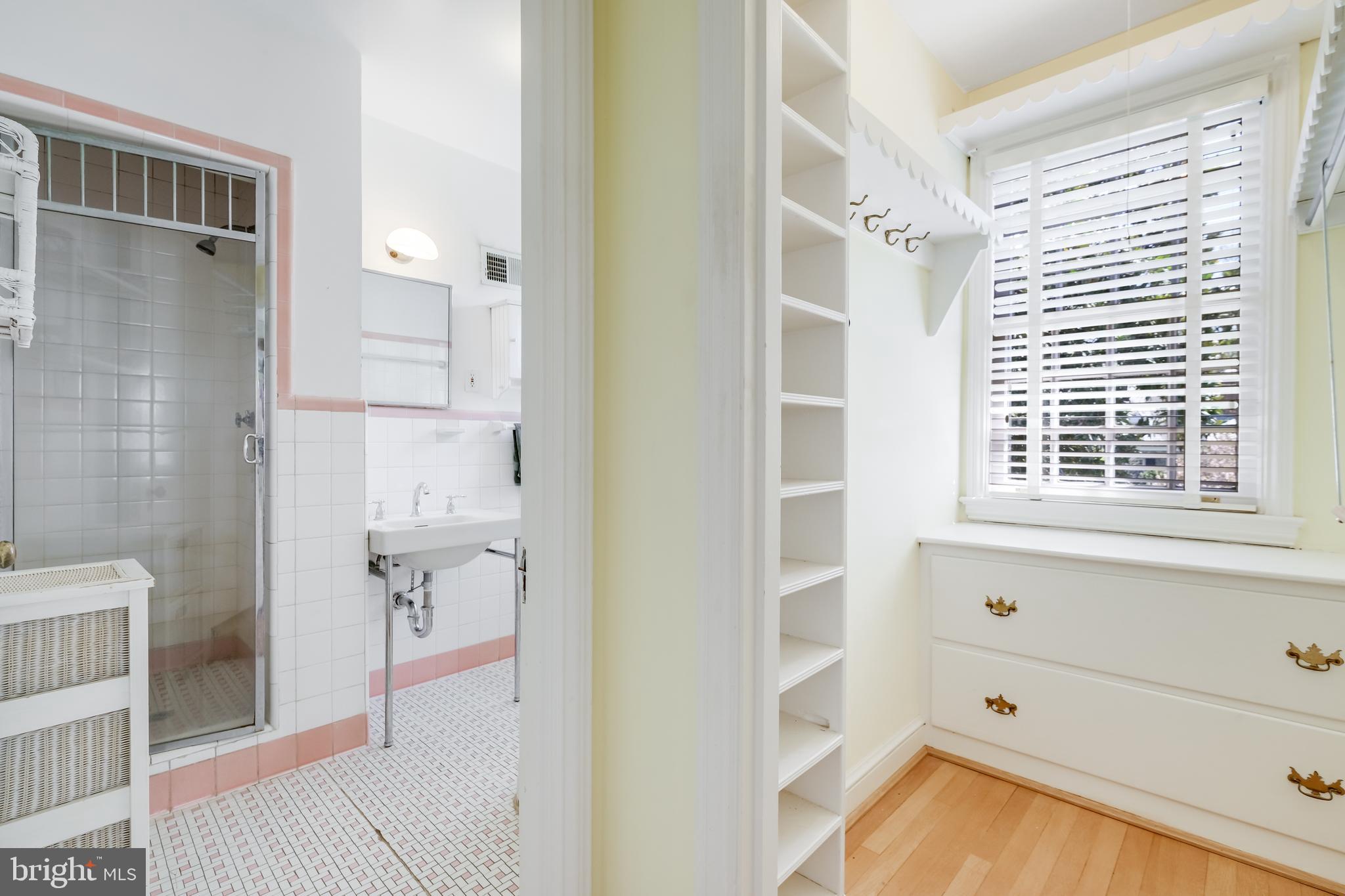 FOREST HILLS - Residential