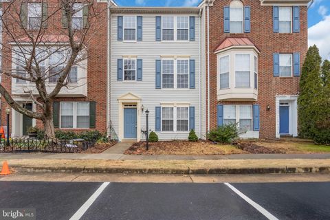 Photo of 13663 Stratford Glen Place, HERNDON, VA 20171 (MLS # VAFX2293034)