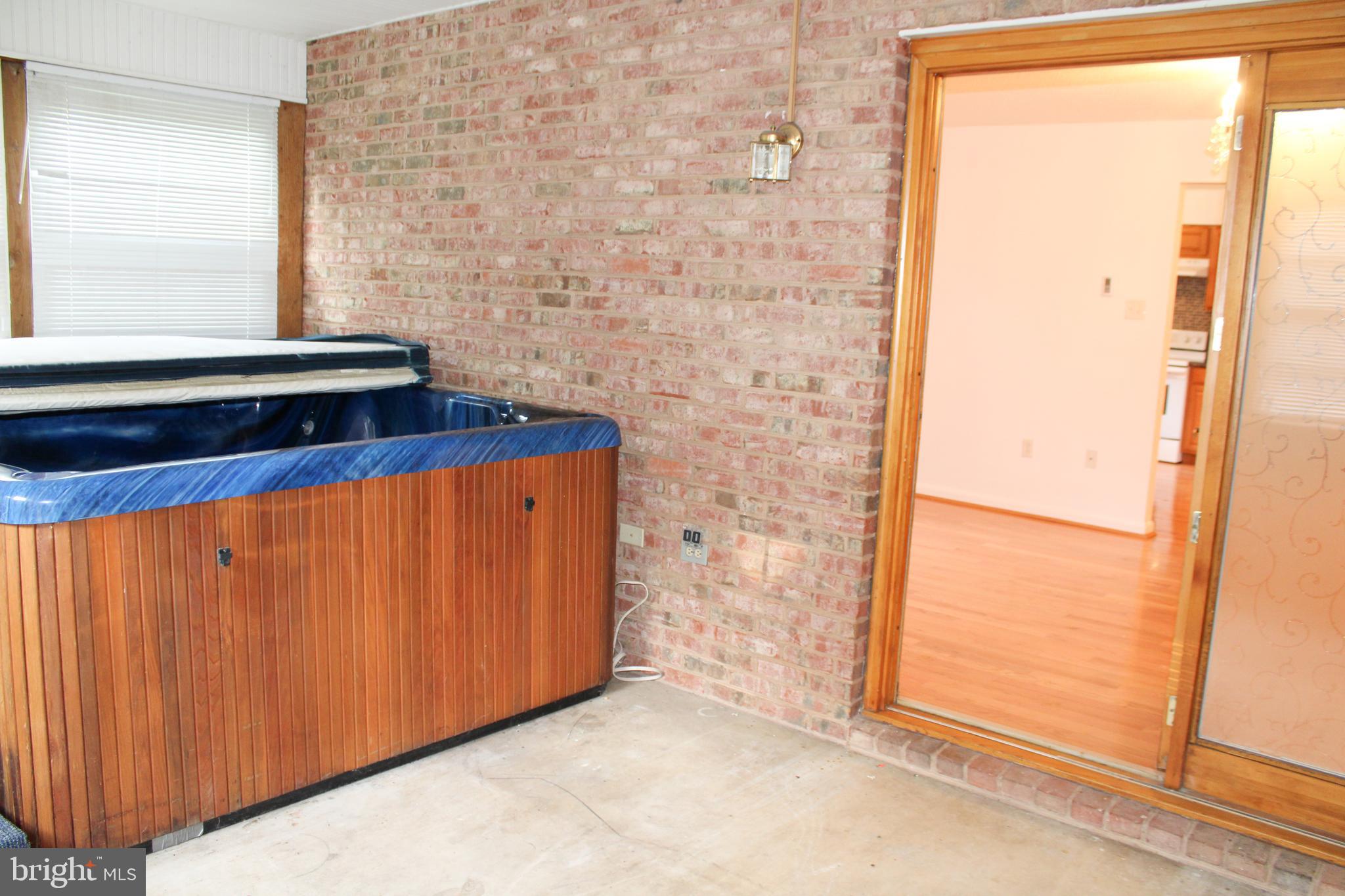 COLONIAL PARK - Residential