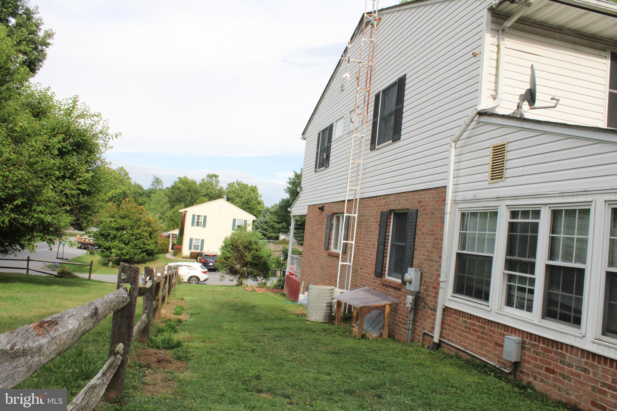 COLONIAL PARK - Residential