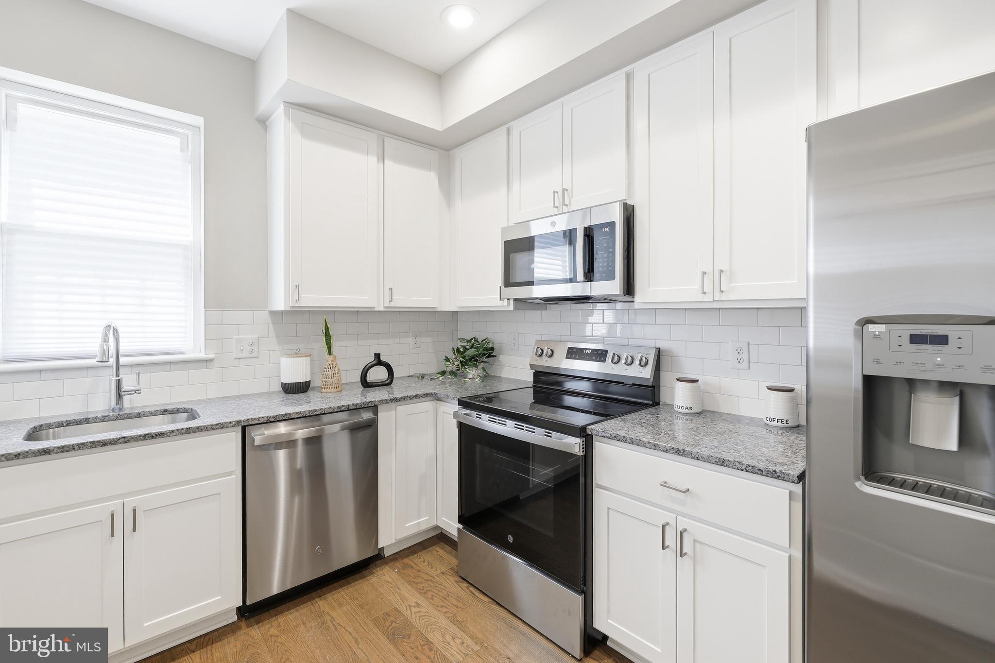 JOHNSTON SQUARE - Residential