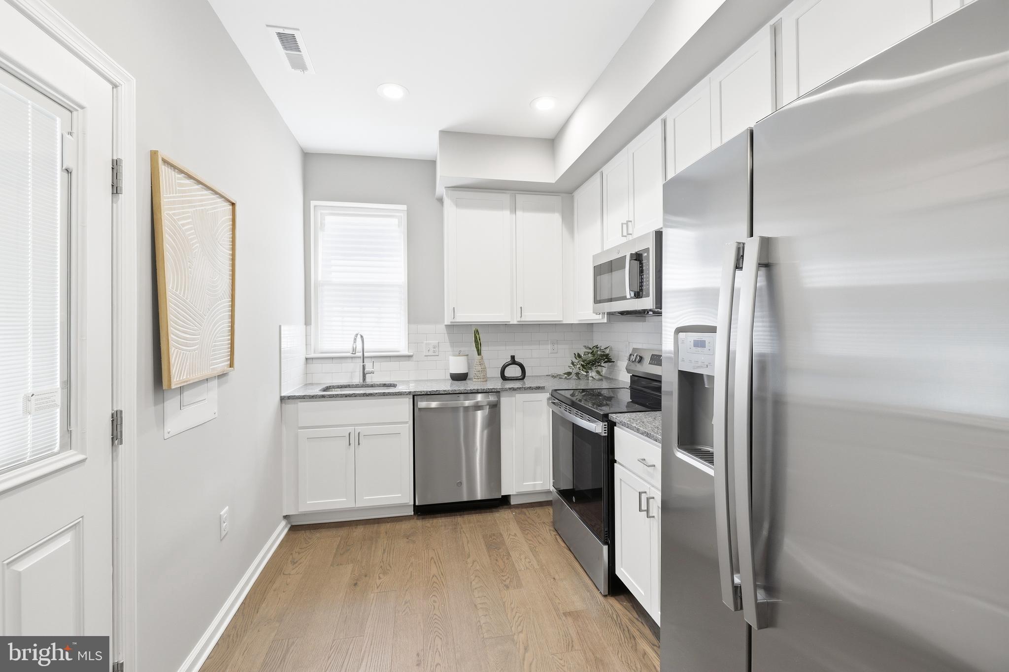 JOHNSTON SQUARE - Residential