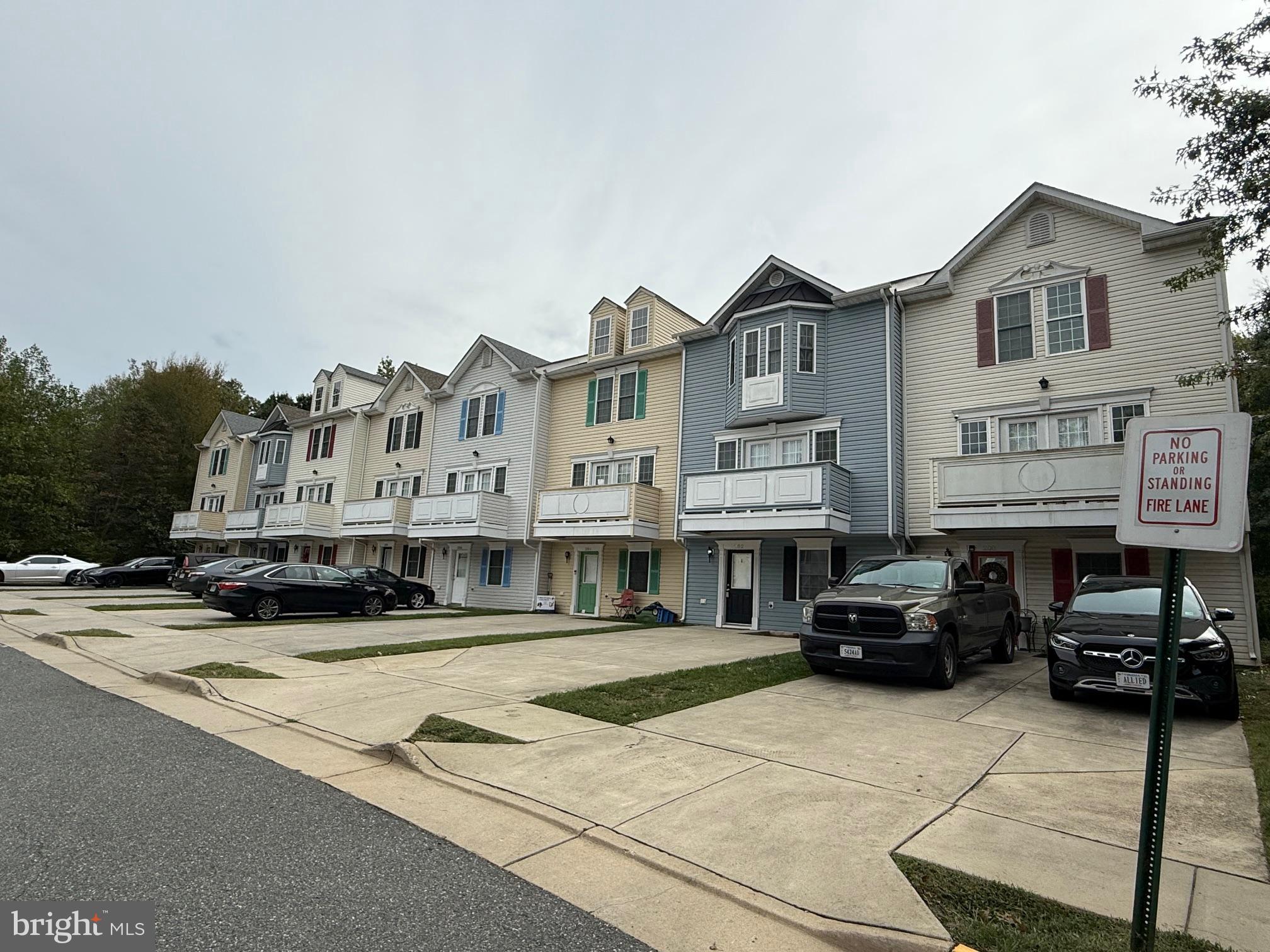 Located in the Bells Run Community. Great proximity to the heart of Stafford County. Easy access to I-95, Garrisonville rd, and Quantico. Family friendly area with lots of amenities in the community including a pool and playground for the kids.