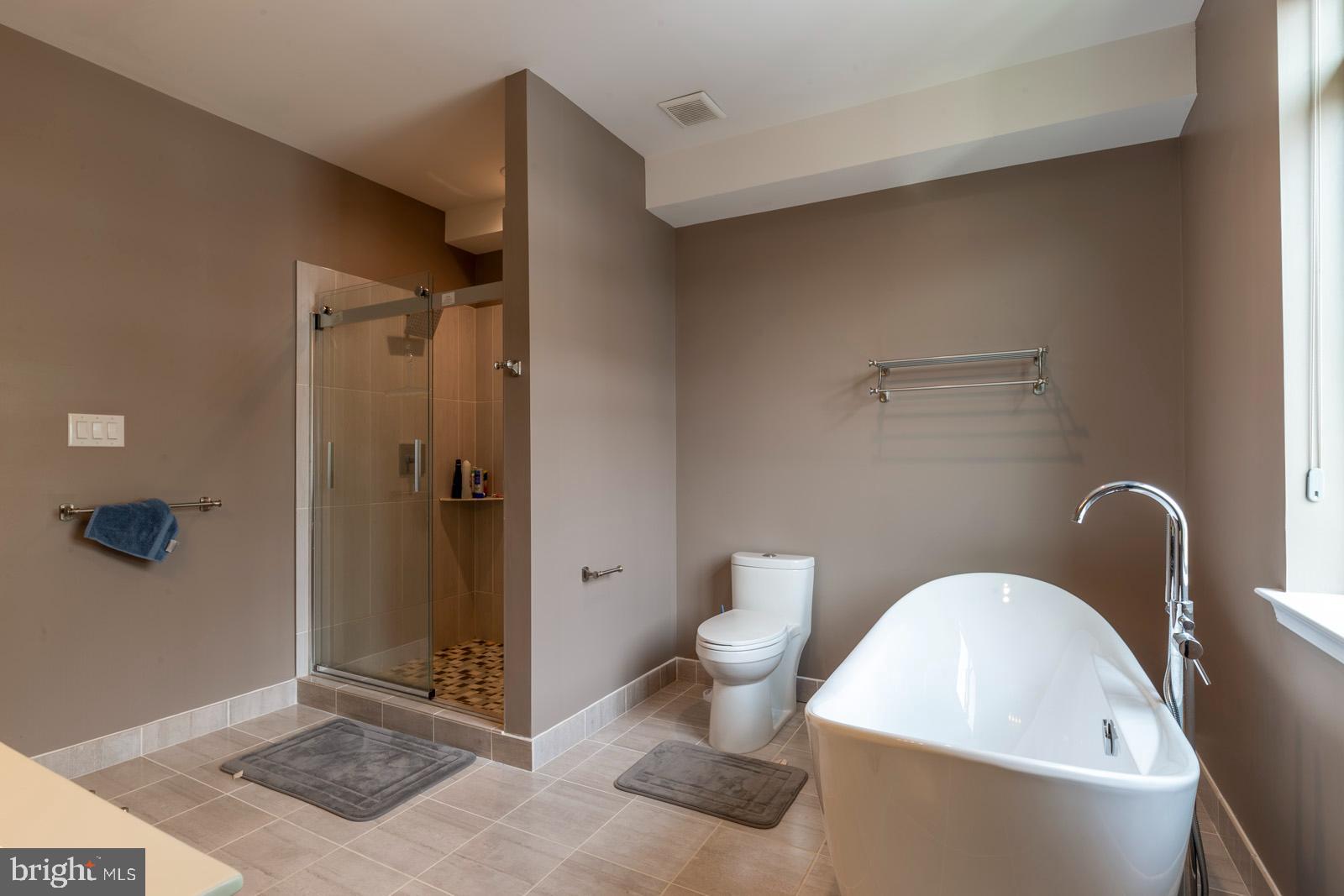 EAST KENSINGTON - Residential Lease