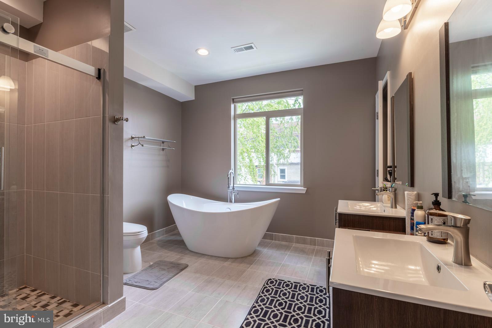 EAST KENSINGTON - Residential Lease