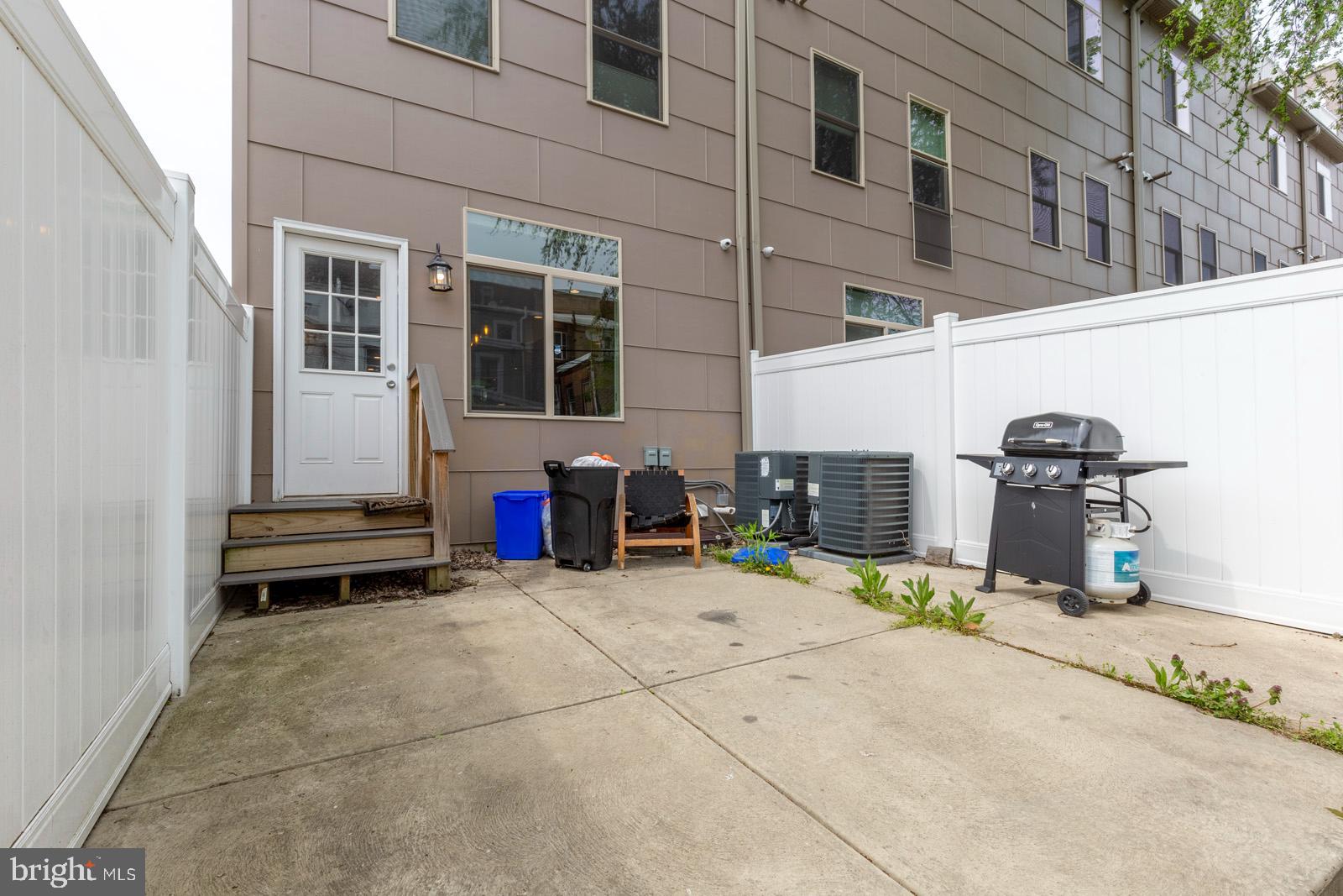 EAST KENSINGTON - Residential Lease