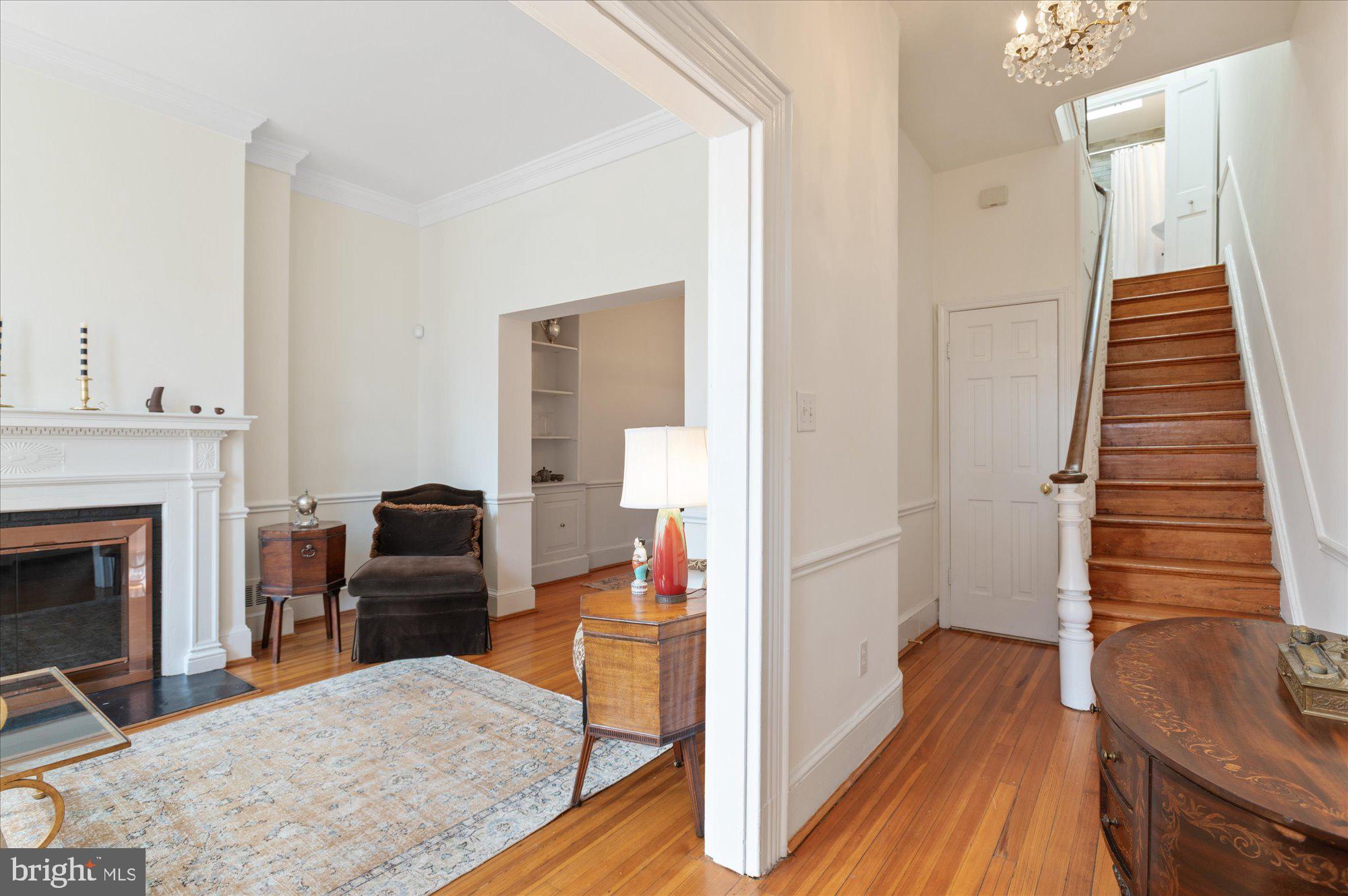 512 INDEPENDENCE AVENUE SE