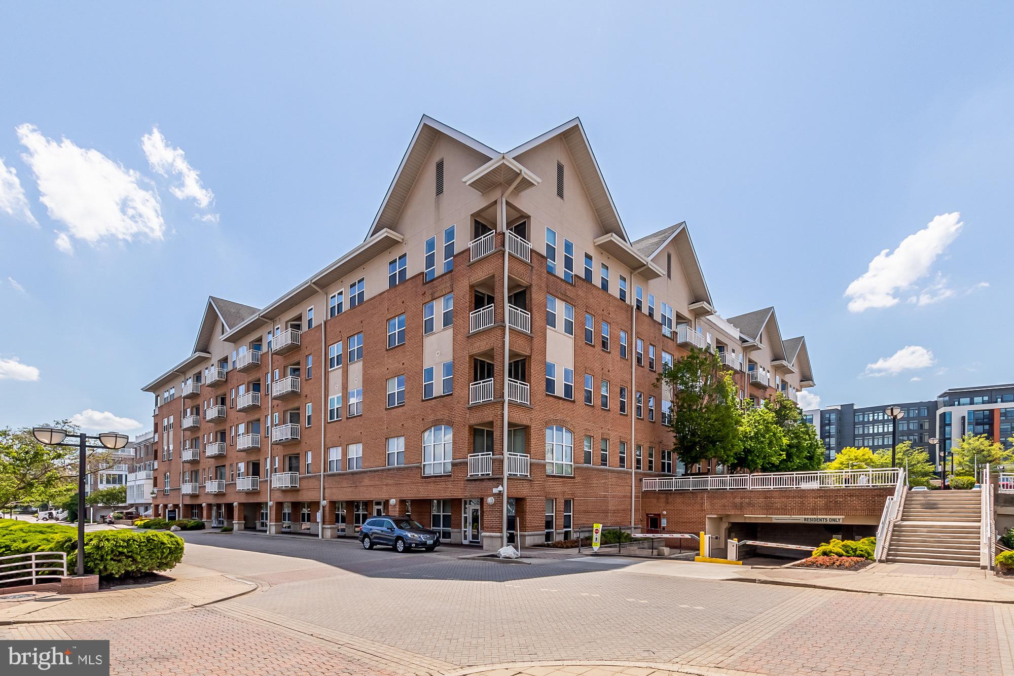 PIERSIDE AT HARBORVIEW - Residential