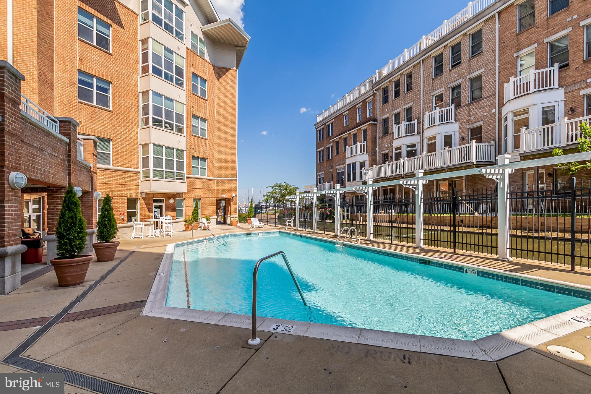 PIERSIDE AT HARBORVIEW - Residential