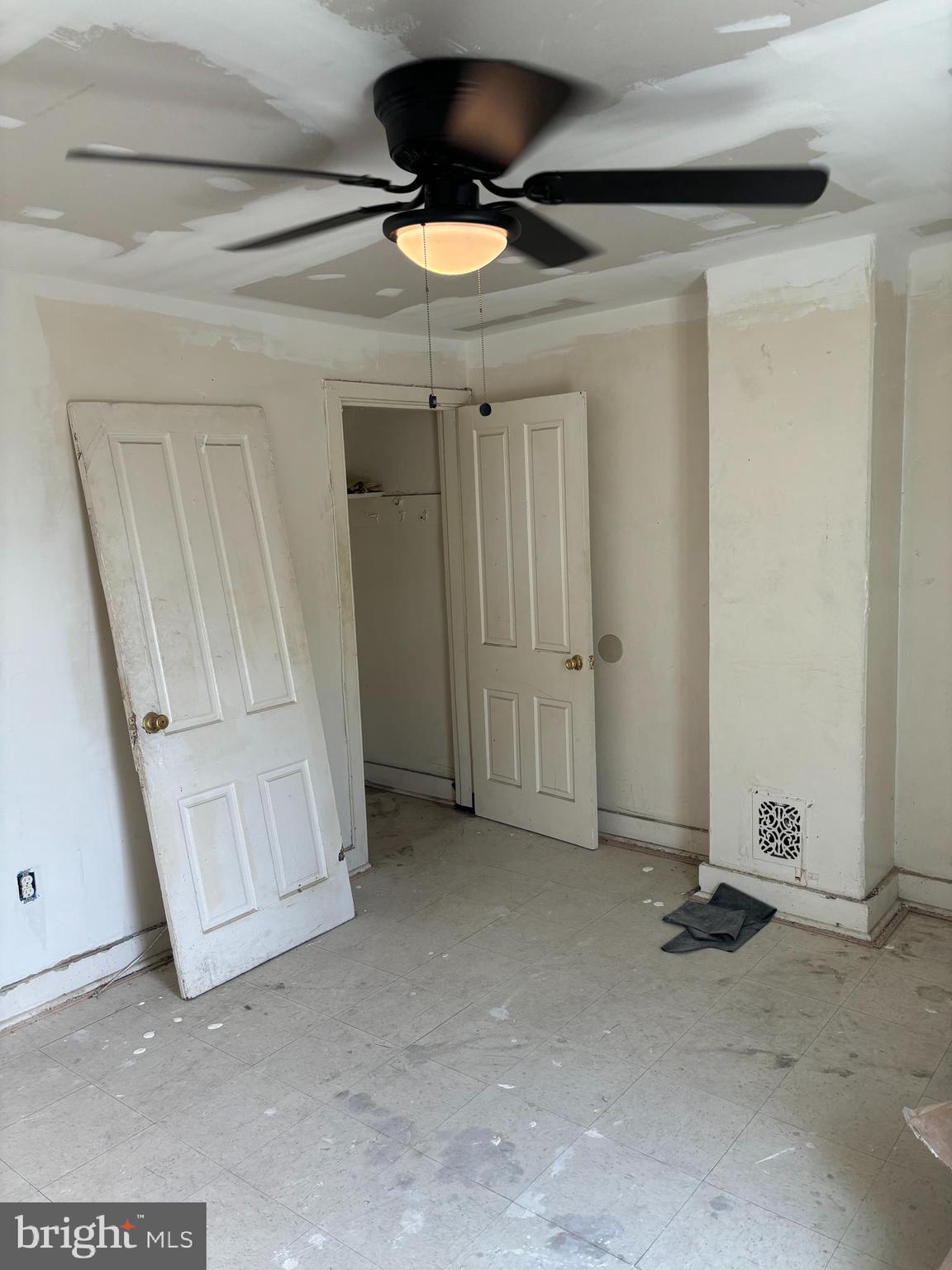 JOHNSTON SQUARE - Residential