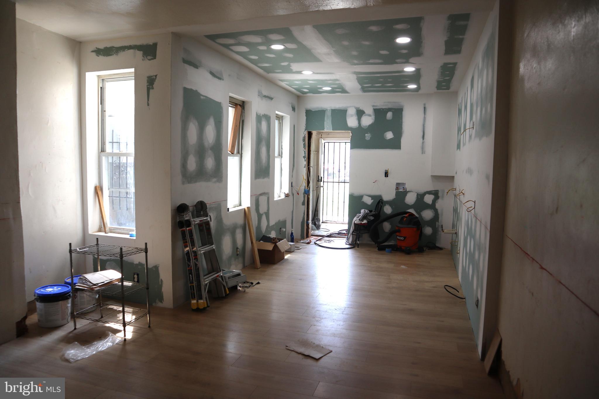 JOHNSTON SQUARE - Residential