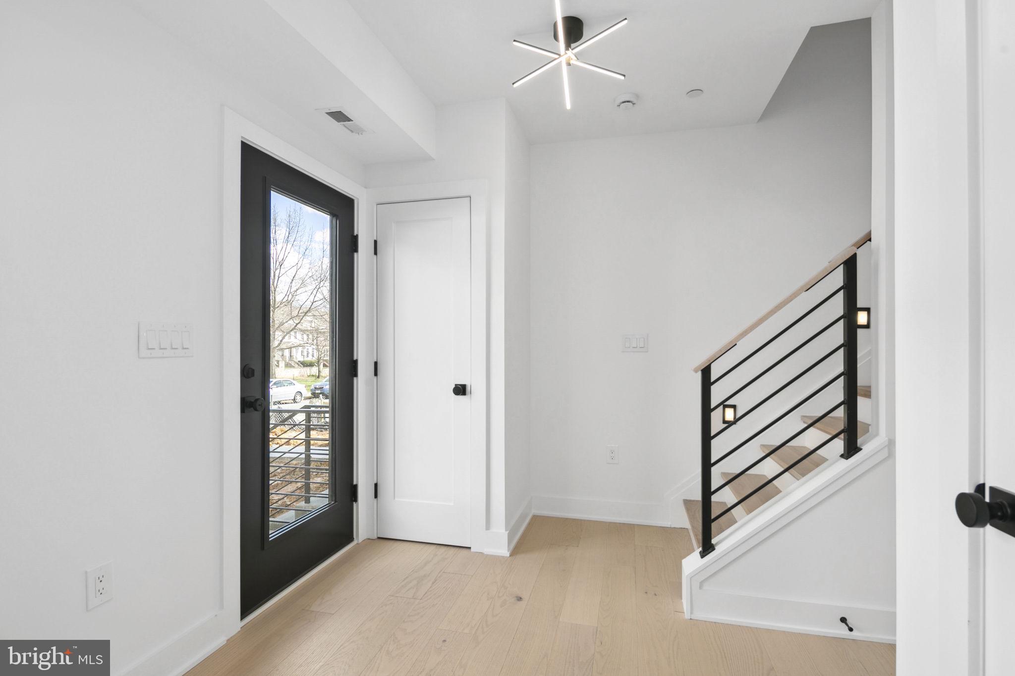 CLARENDON - Residential