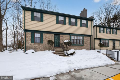 Townhouse For Sale - 2 Charles Carroll Bldg Ave<br/> TURNERSVILLE, NJ 08012