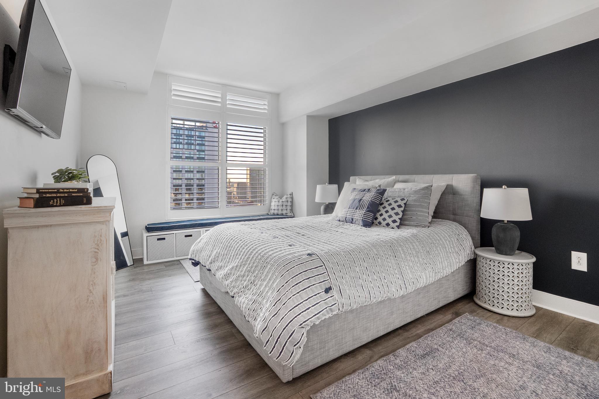 HARBOR EAST - Residential