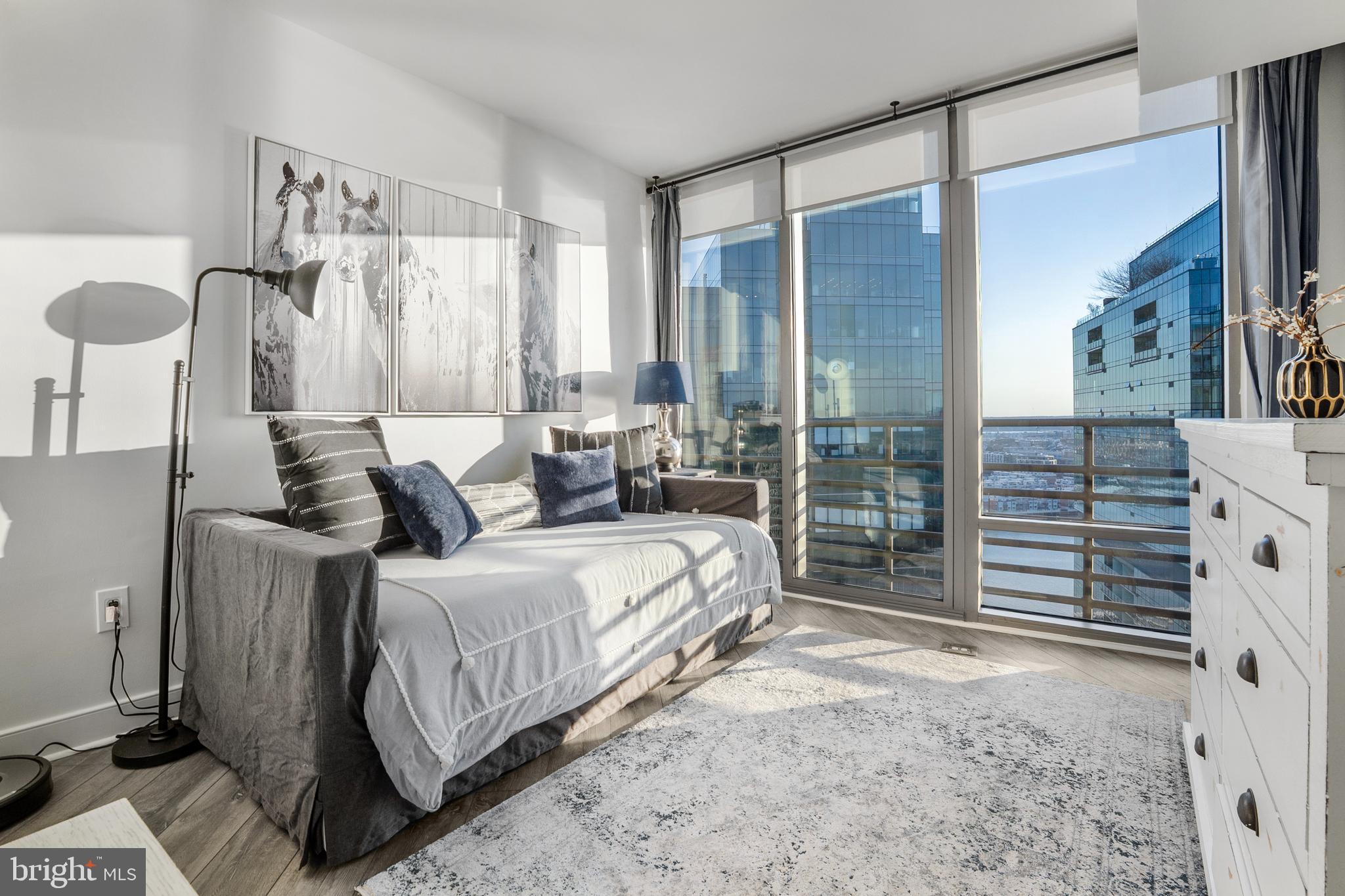 HARBOR EAST - Residential