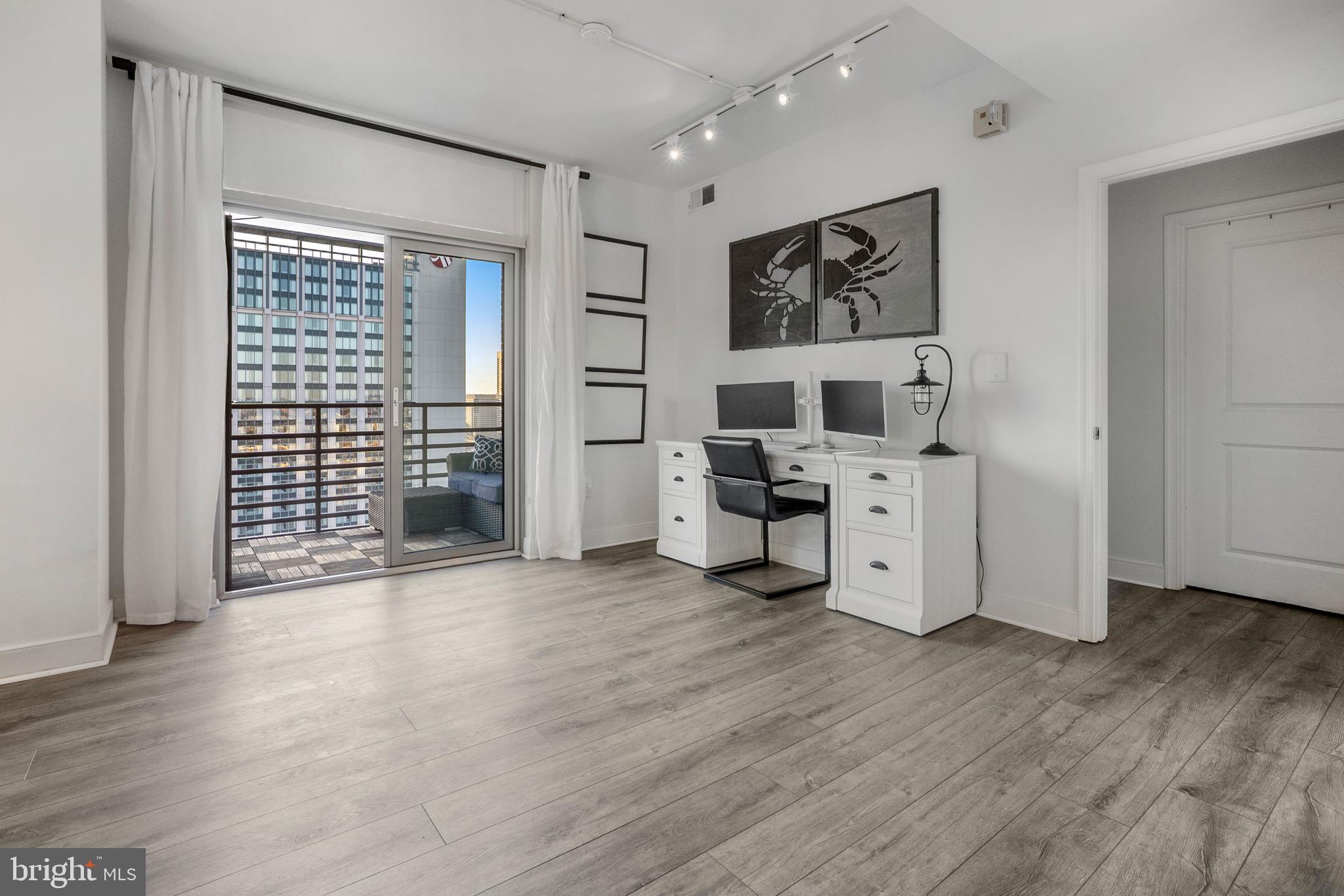 HARBOR EAST - Residential