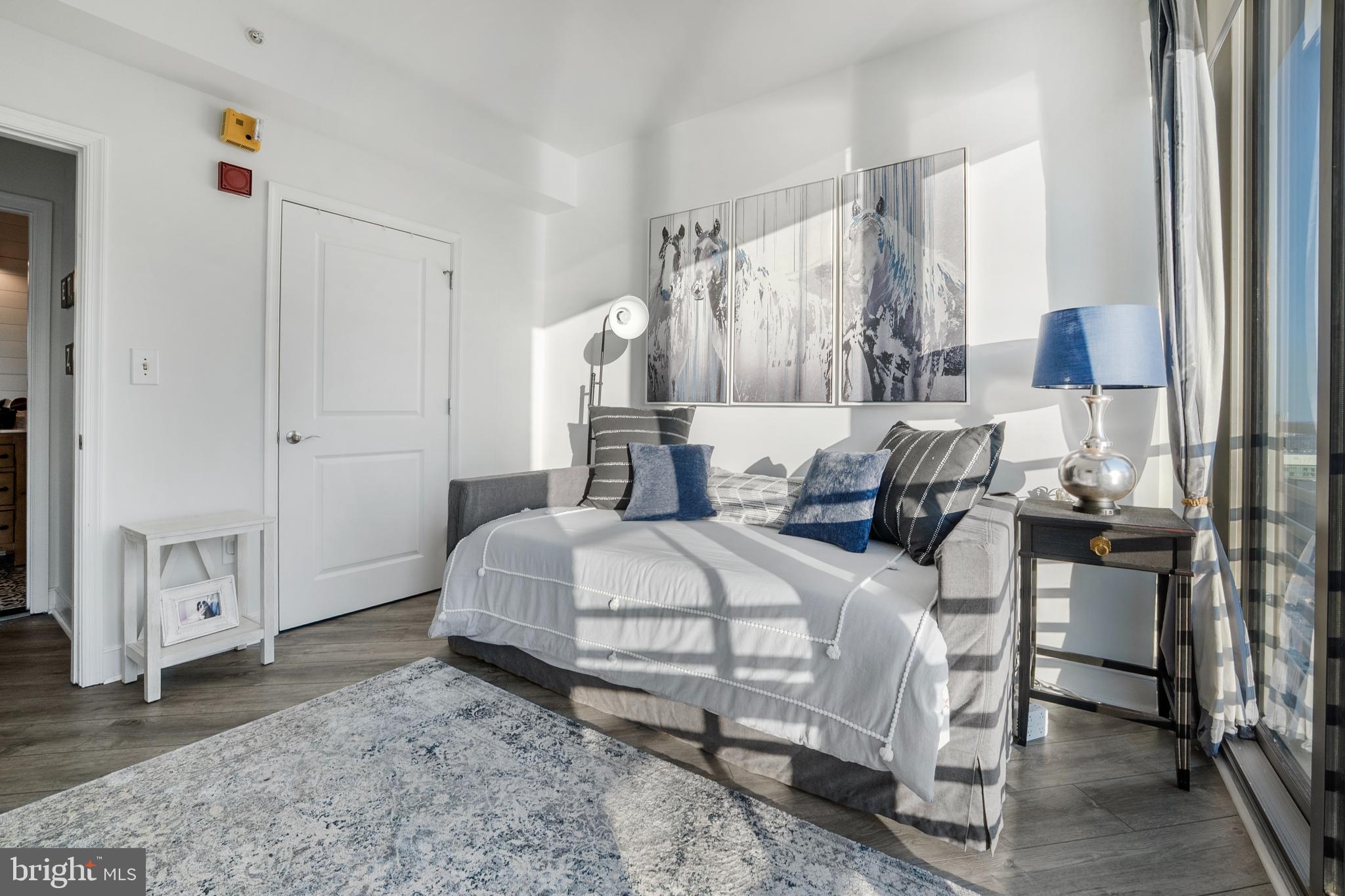 HARBOR EAST - Residential