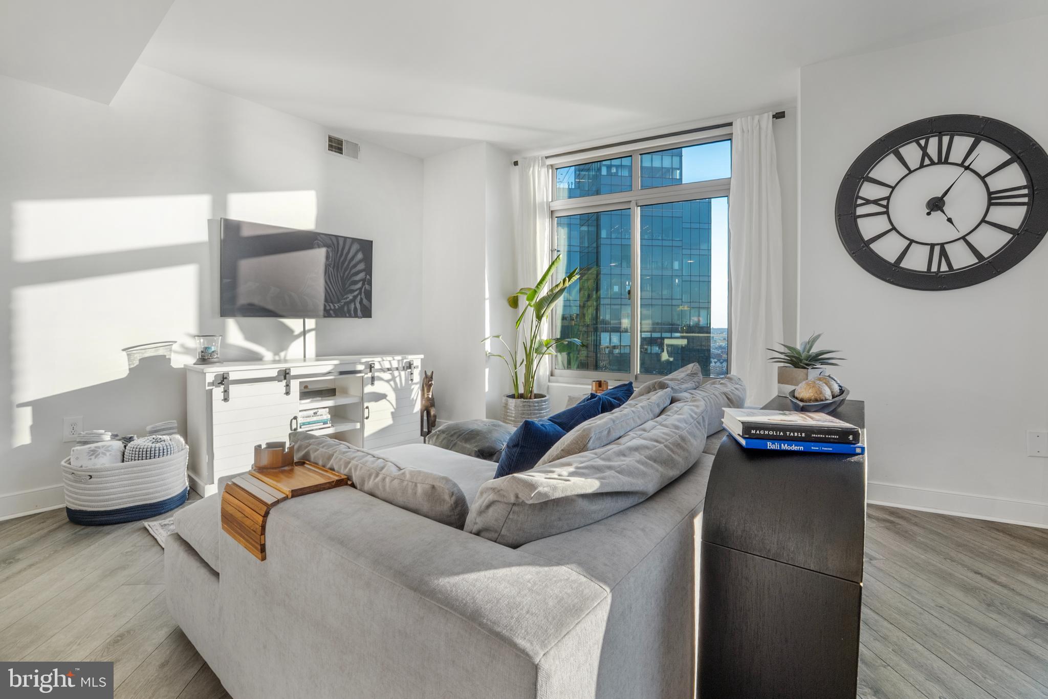 HARBOR EAST - Residential