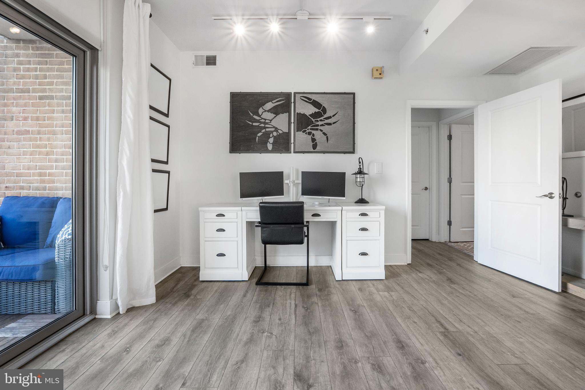 HARBOR EAST - Residential