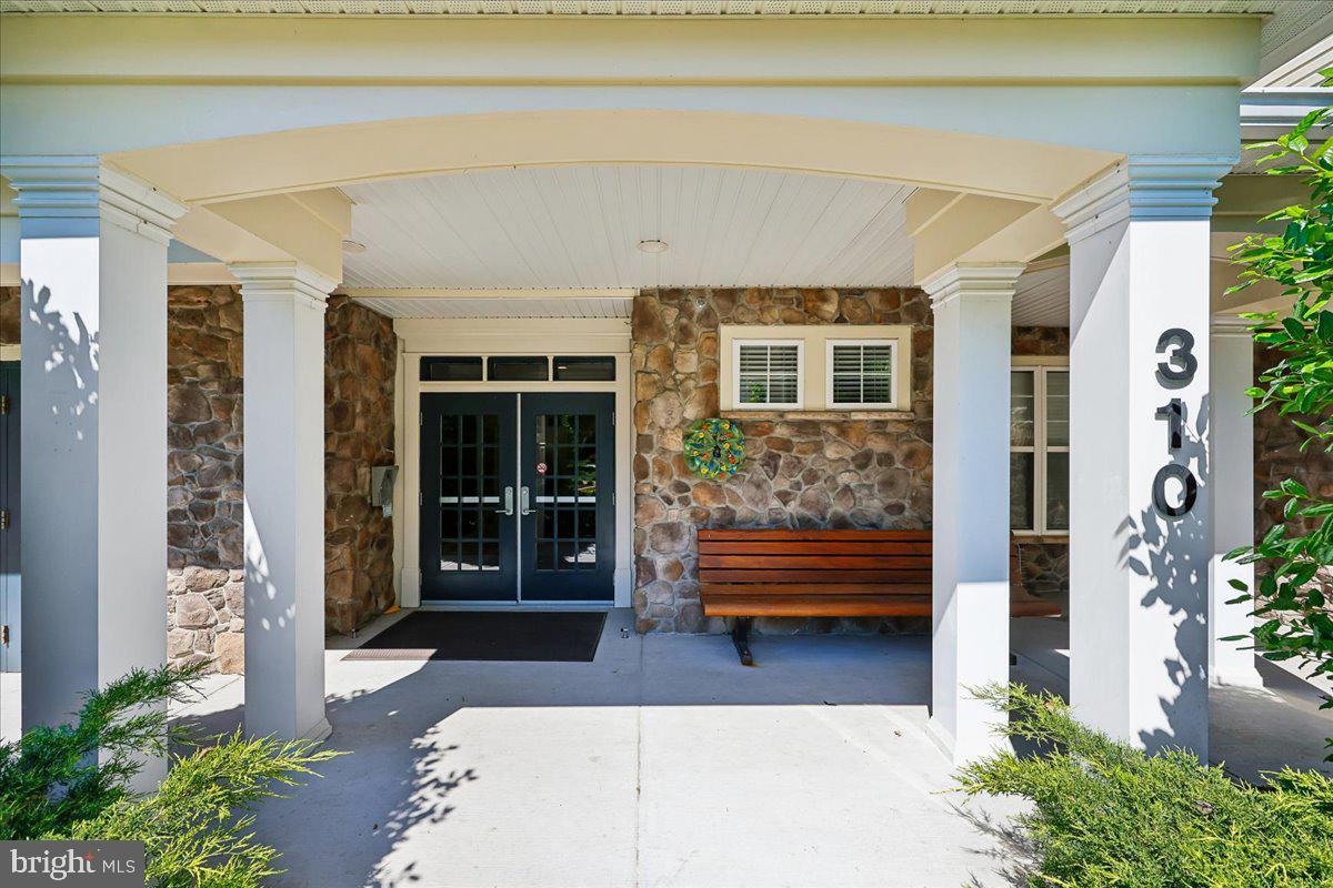 LAKELANDS RIDGE - Residential