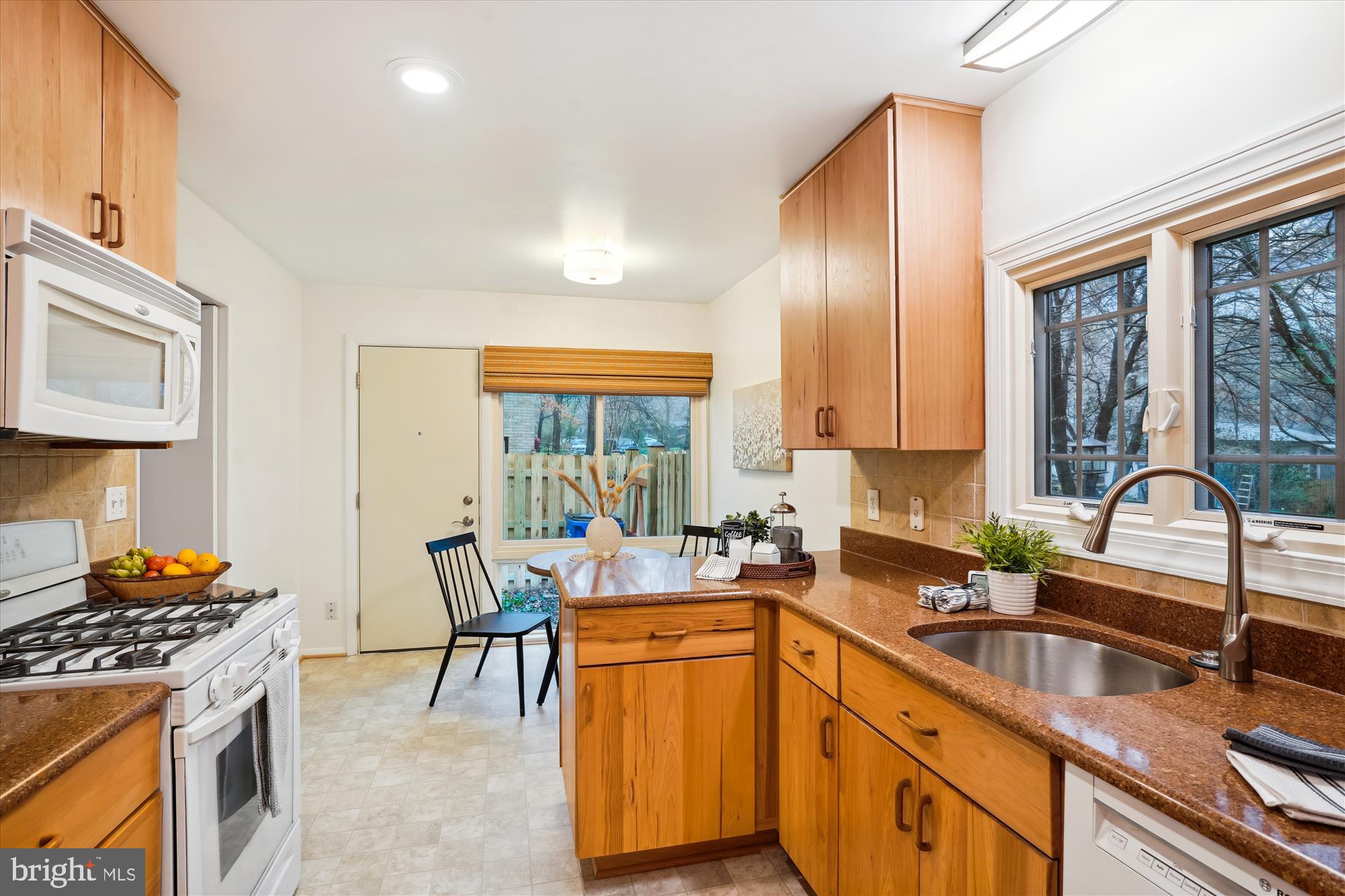 MANOR WOODS - Residential