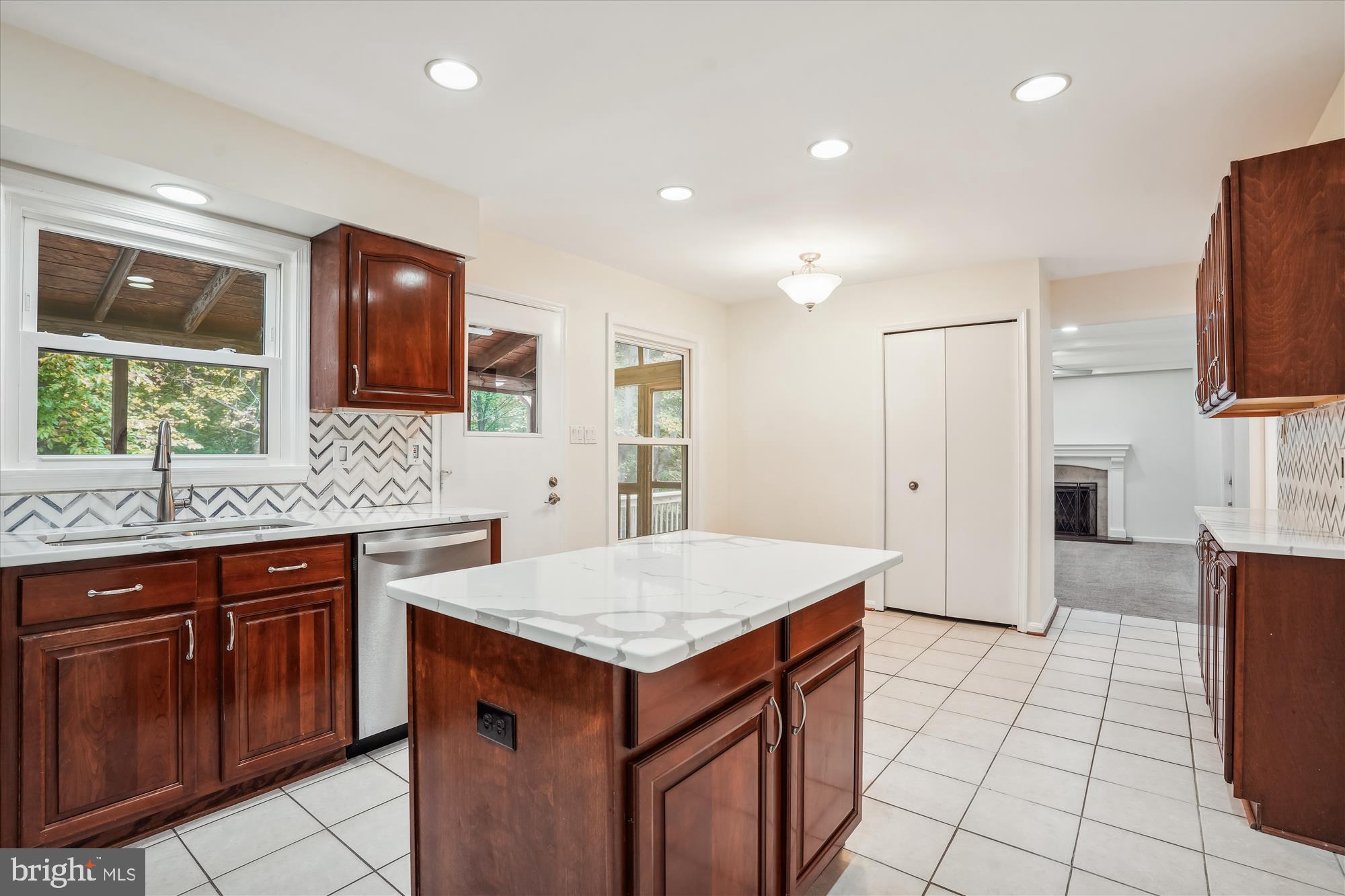 ROLLING VALLEY - Residential