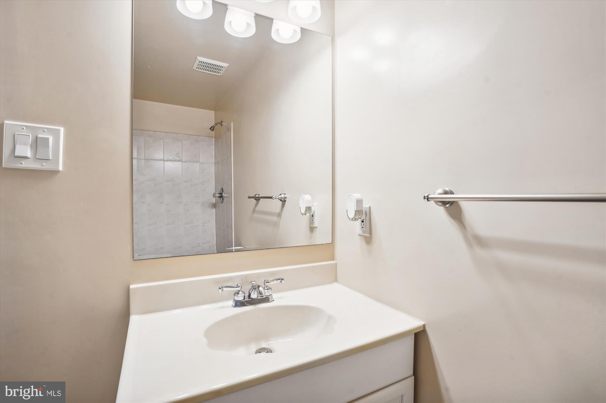 ROLLING VALLEY - Residential