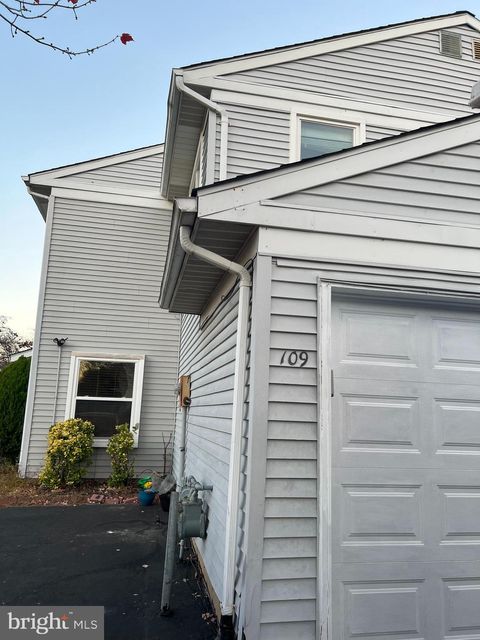 Townhouse For Sale - 109 Pebble Rd<br/> EAST WINDSOR, NJ 08520