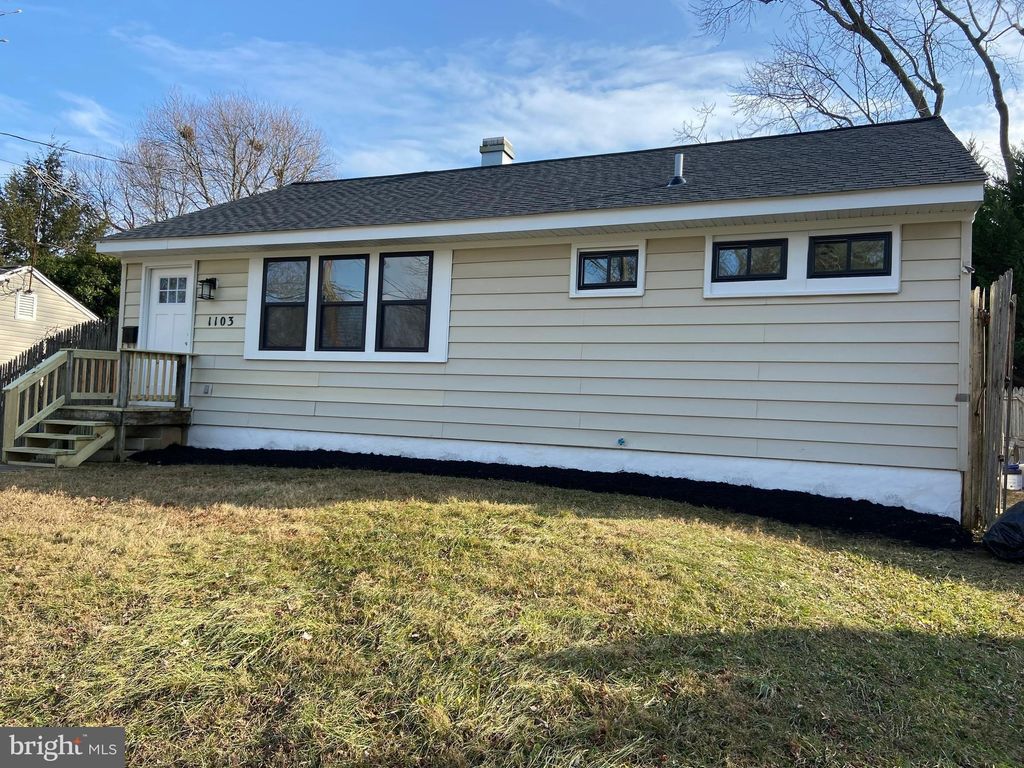 Photo of 1103 Highwood Road, ROCKVILLE, MD 20851 (MLS # MDMC2210490)