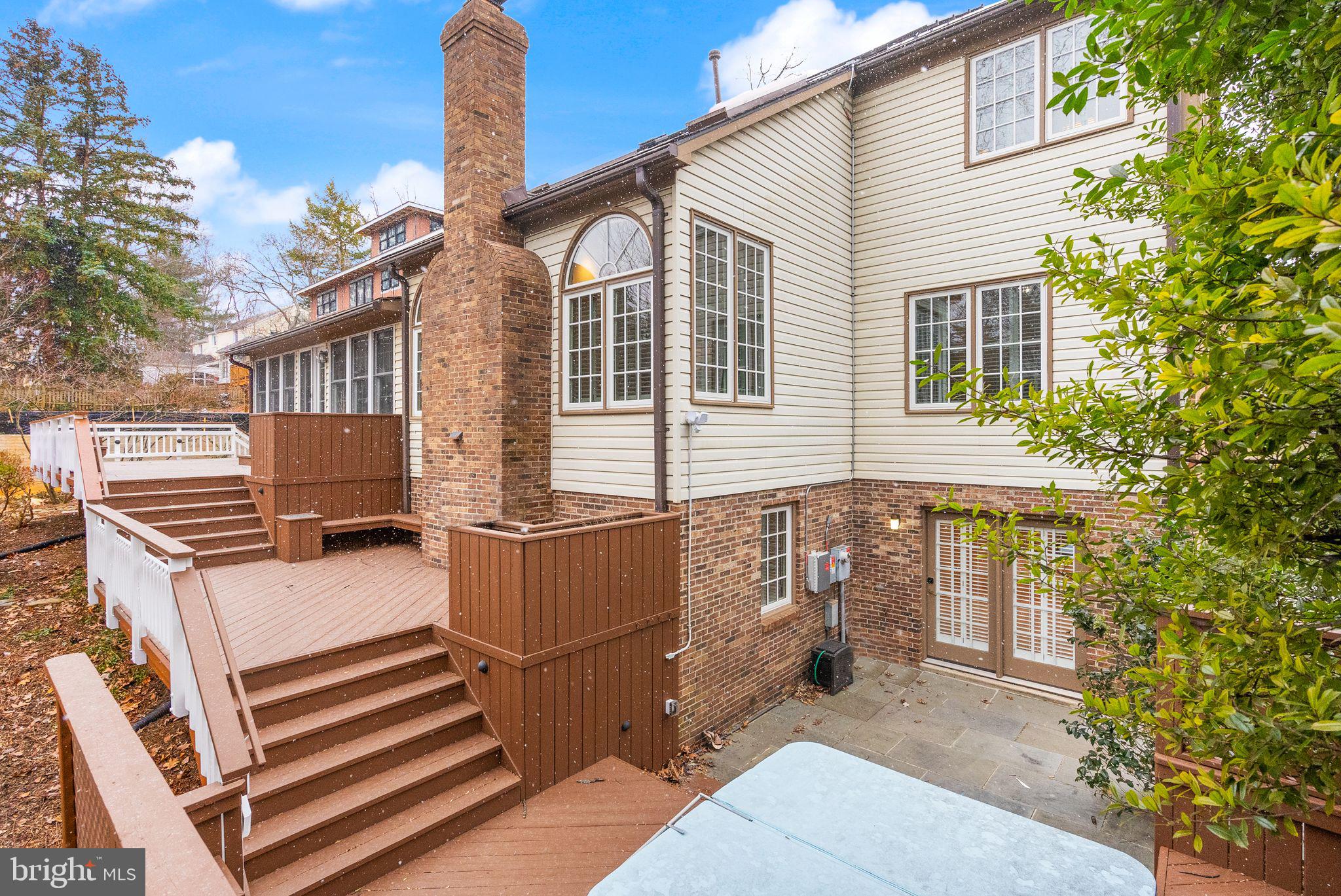 COUNTRY CLUB ESTATES - Residential