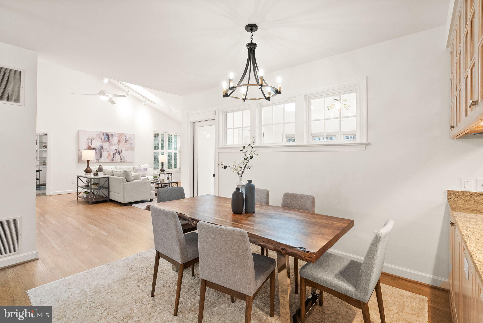 COUNTRY CLUB ESTATES - Residential