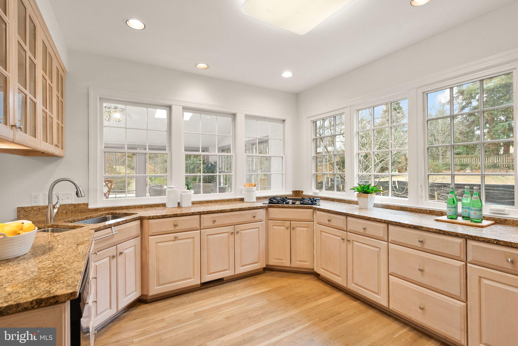 COUNTRY CLUB ESTATES - Residential