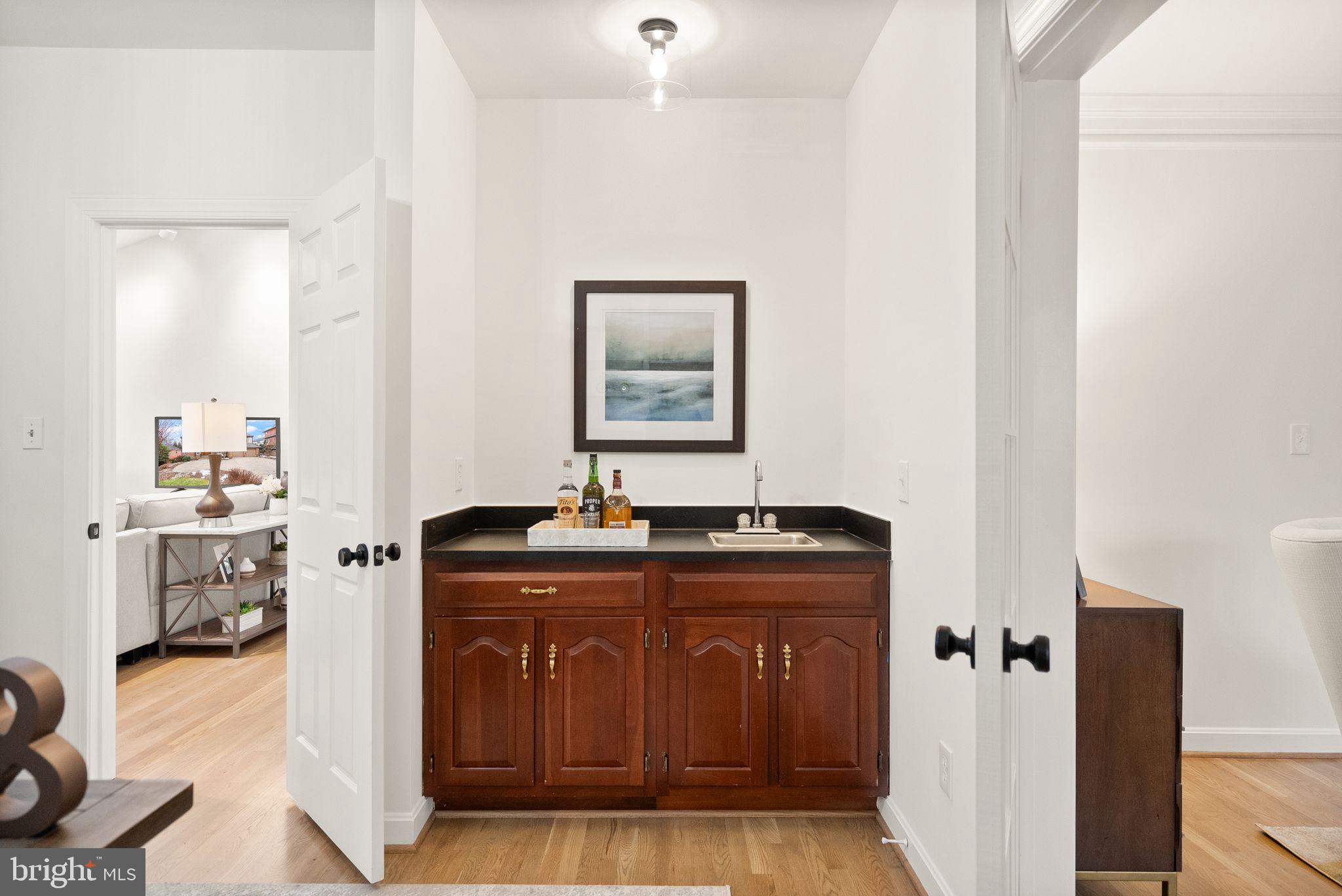 COUNTRY CLUB ESTATES - Residential